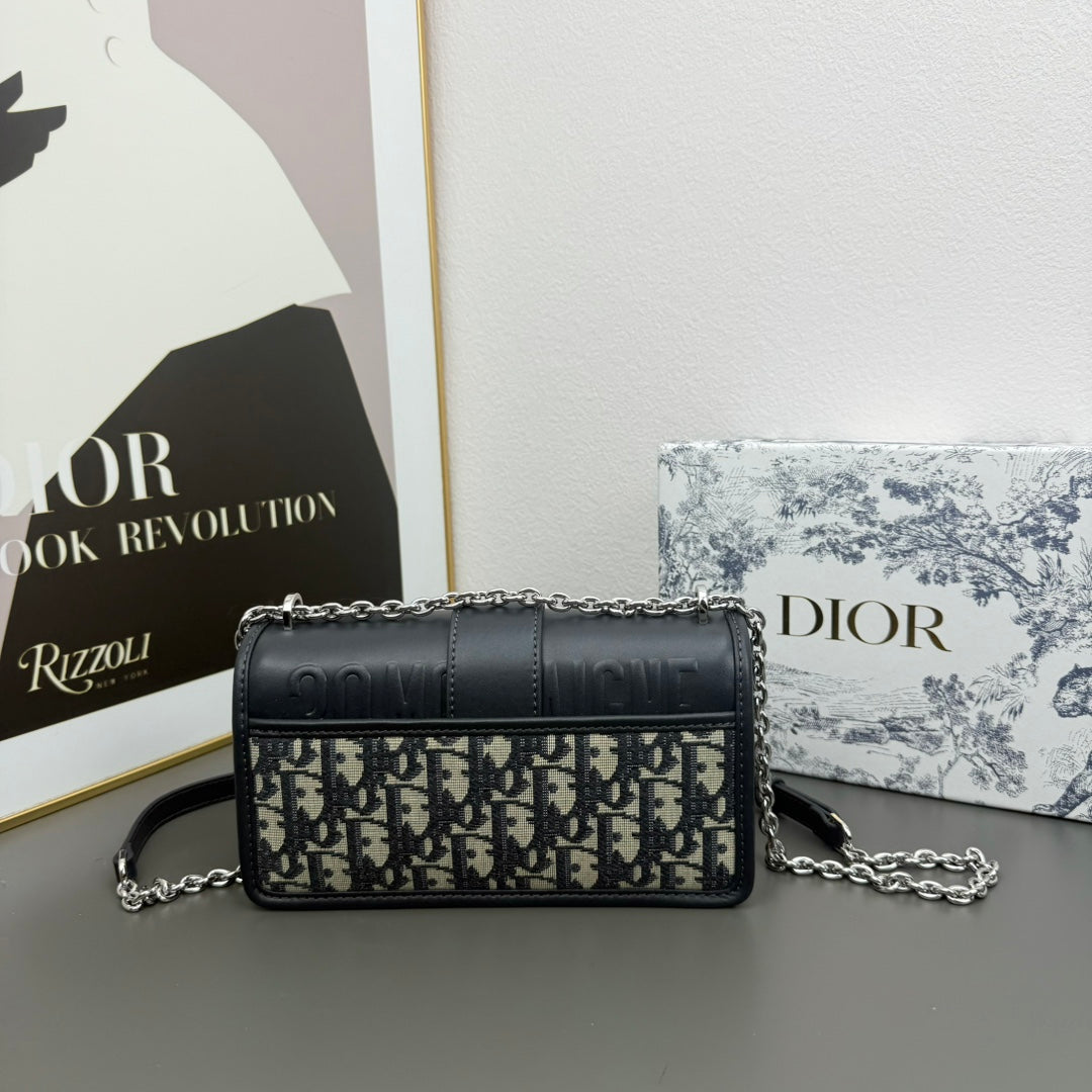 1WD81BDE Stylish leather bag