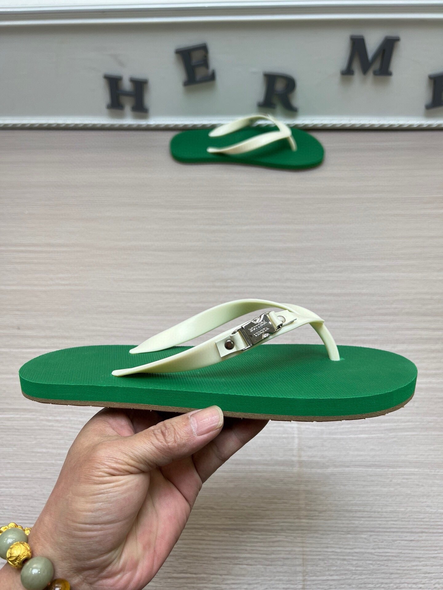 54A162ZDE Stylish slippers