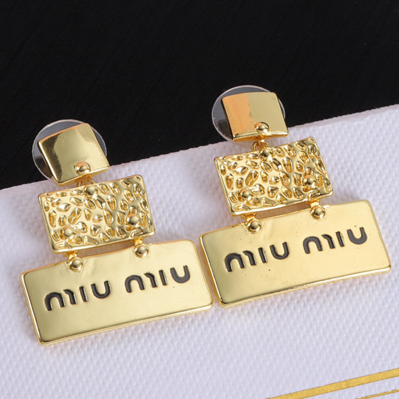 14A524EDE Stylish Earrings