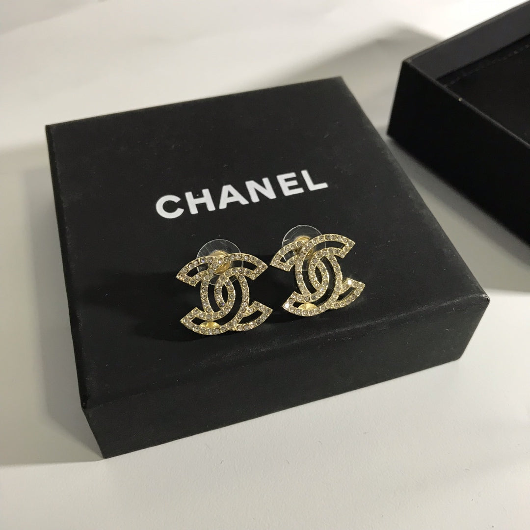 14C797EDE Stylish Earrings
