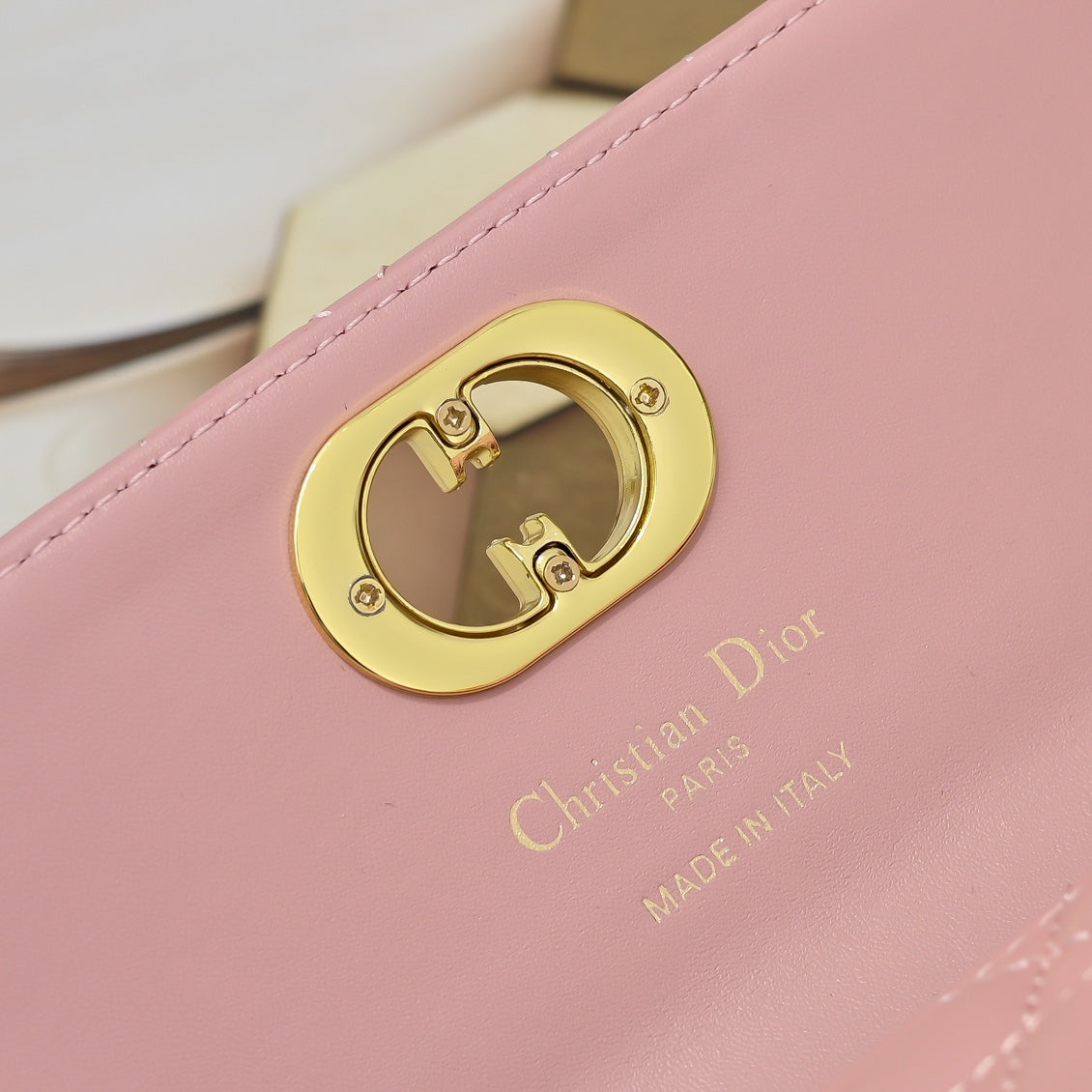 2WD2BDE Stylish leather bag