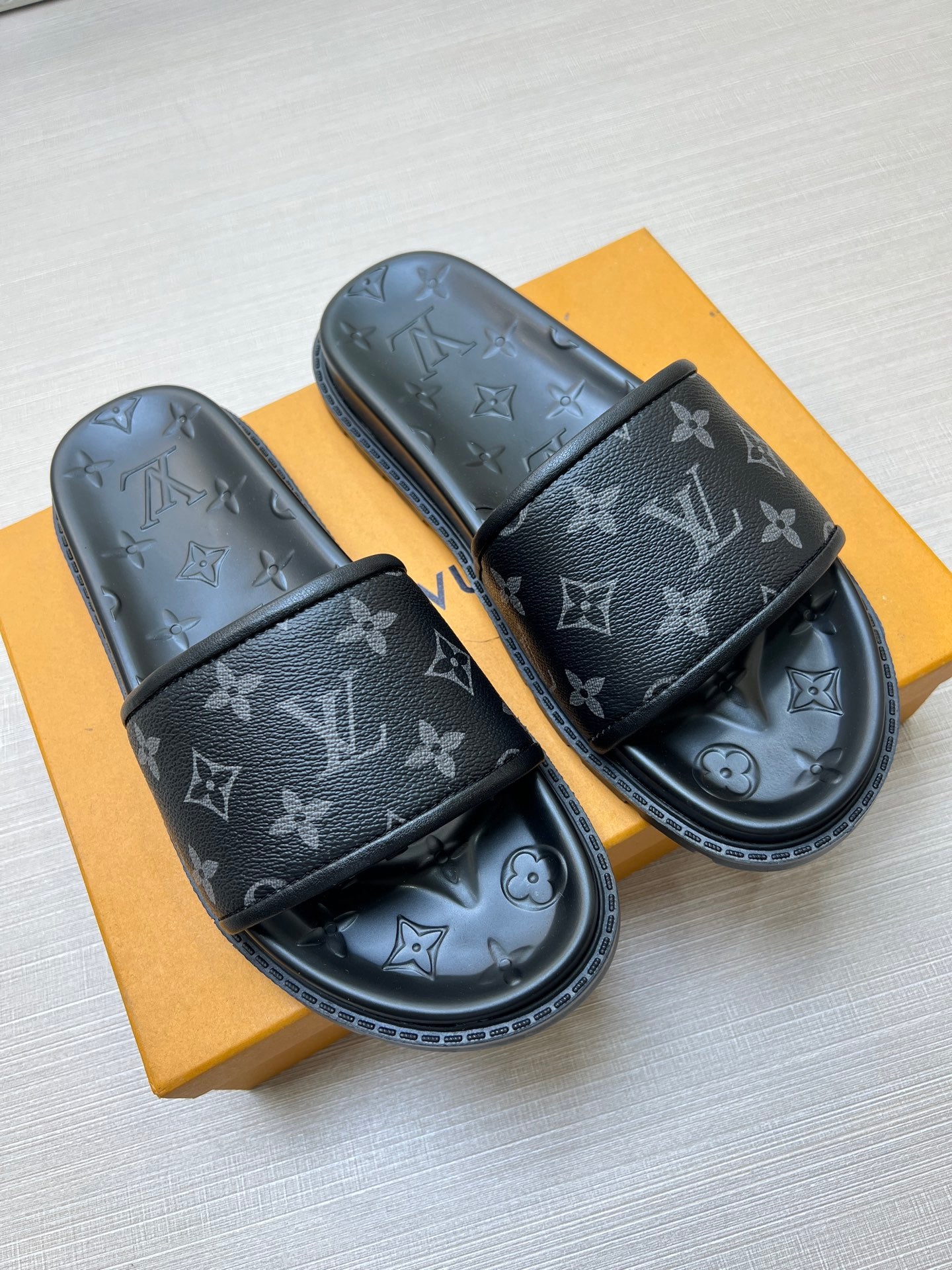 535ZE304ZDE Stylish Slippers