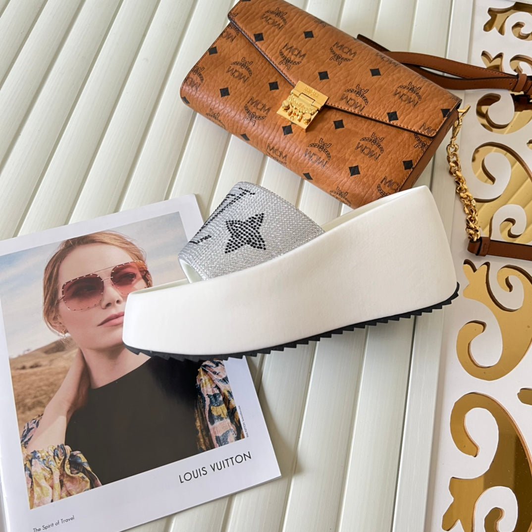 14E90ZDE Stylish Slippers