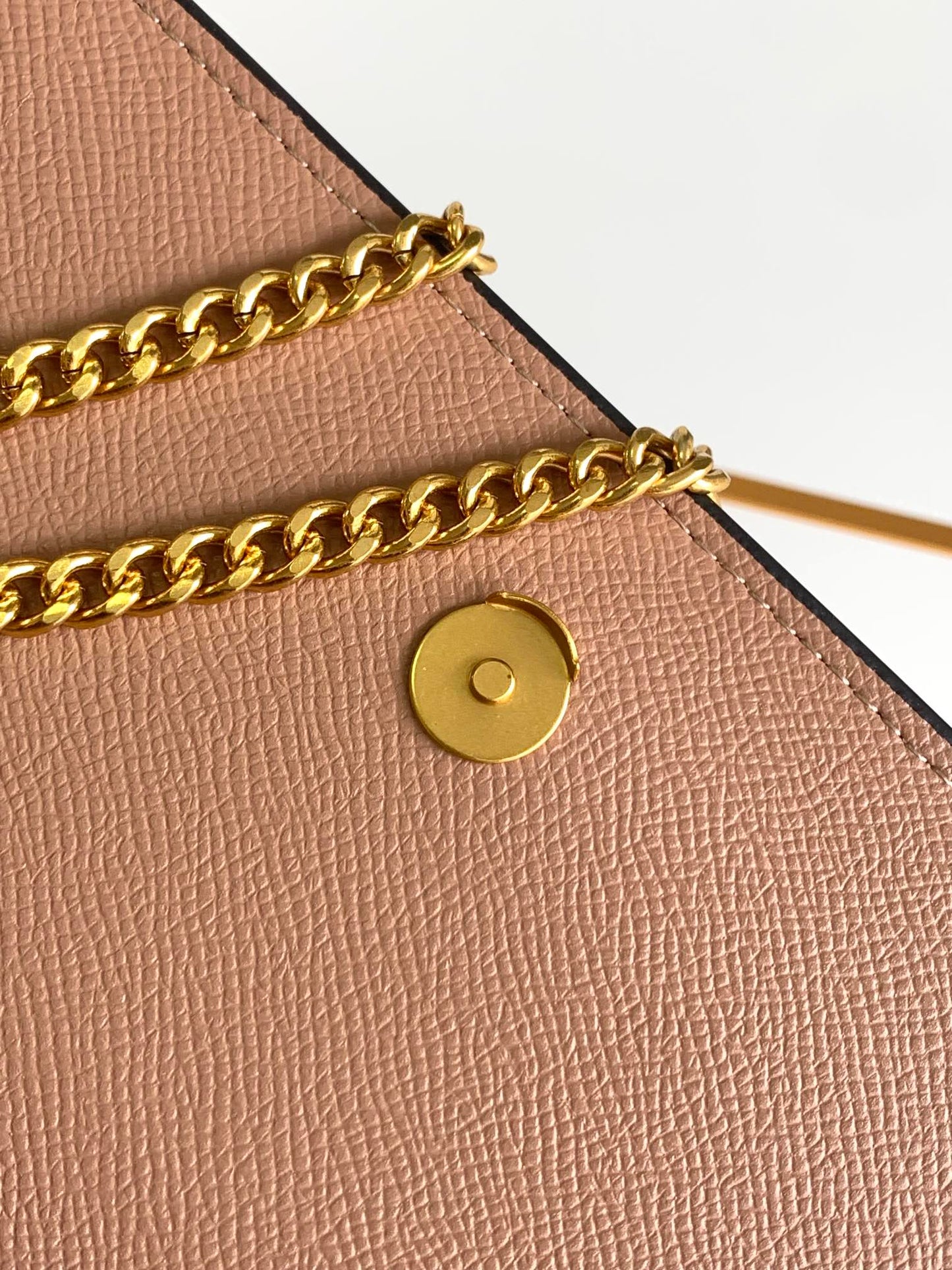 1XVL272BDE Stylish leather bag 