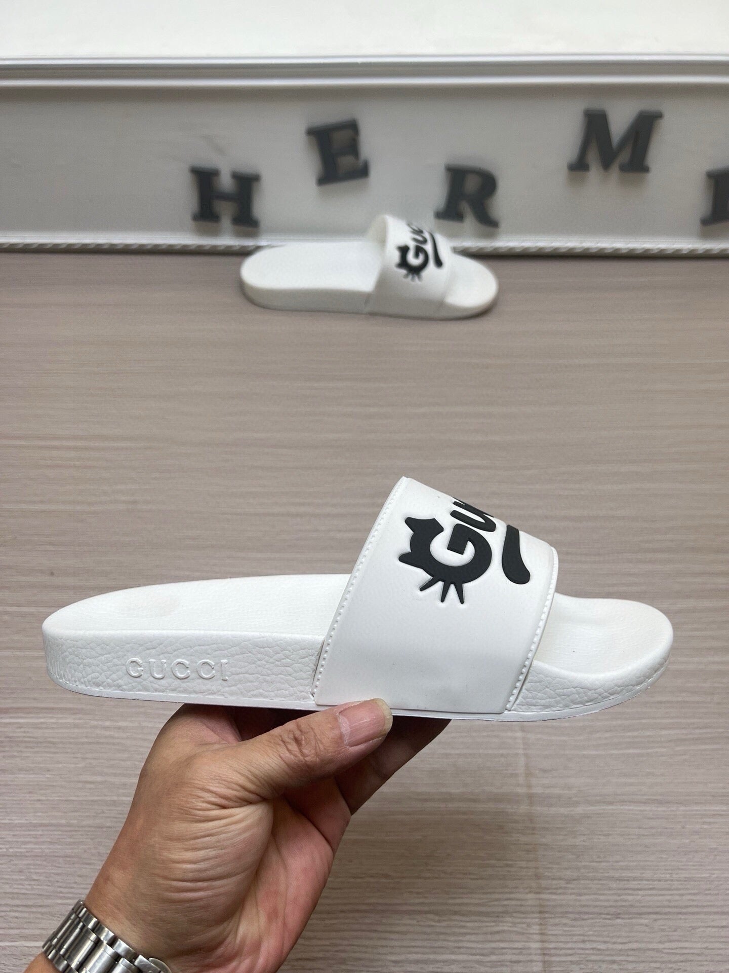 5LB220ZDE Stylish Slippers