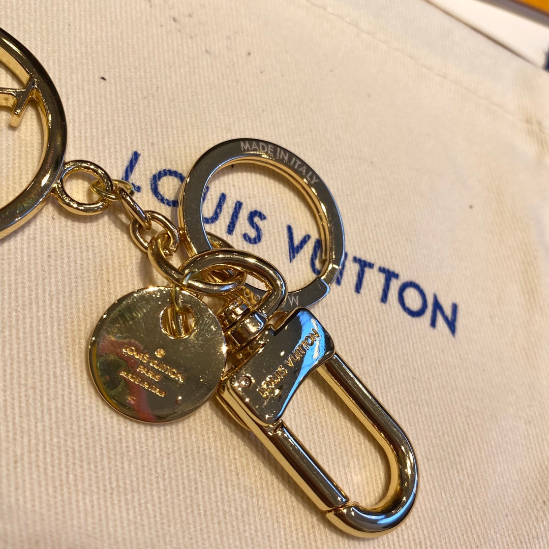 1E15ADE Stylish  Keychains