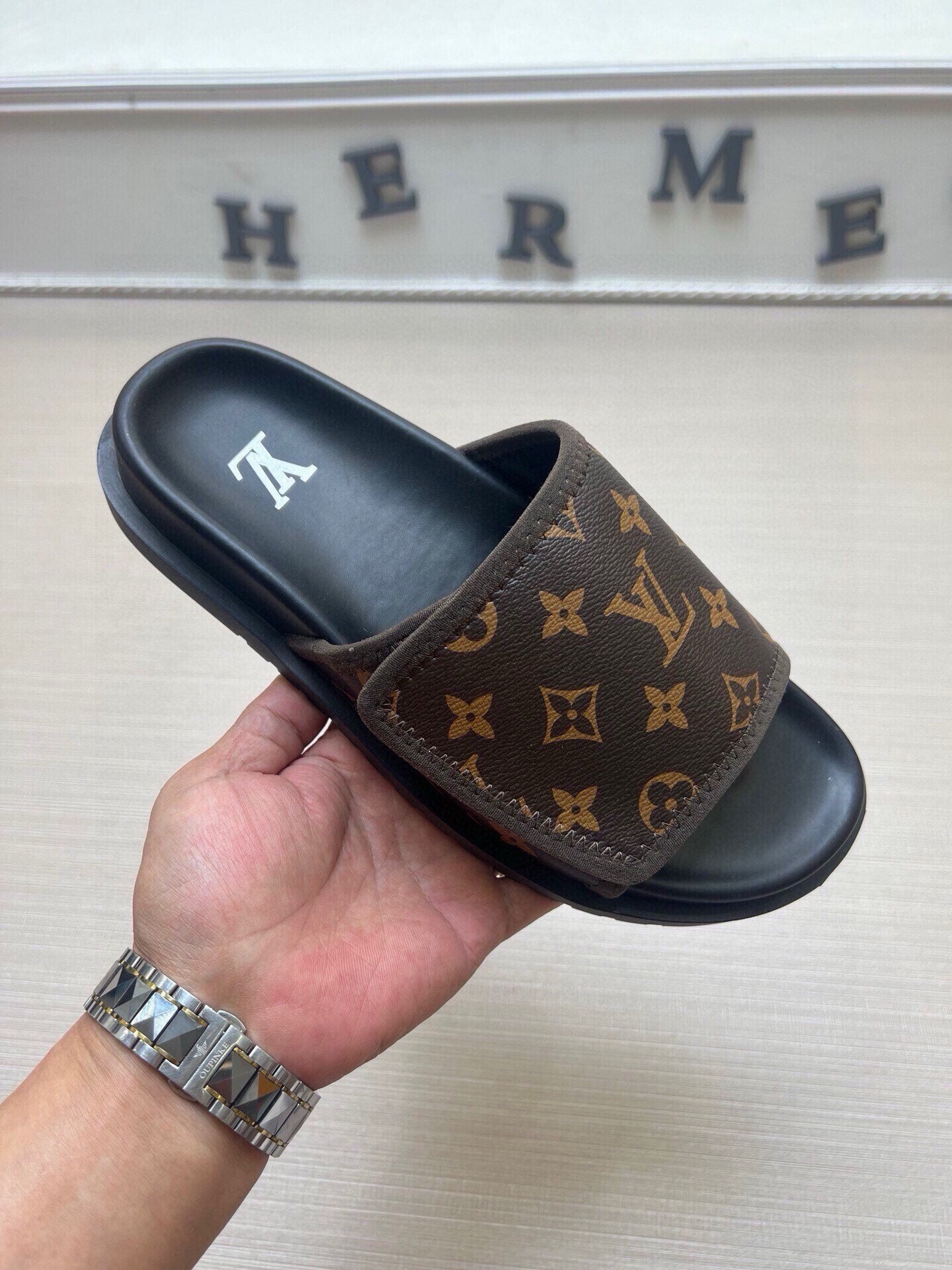 5LE210ZDE Stylish Slippers