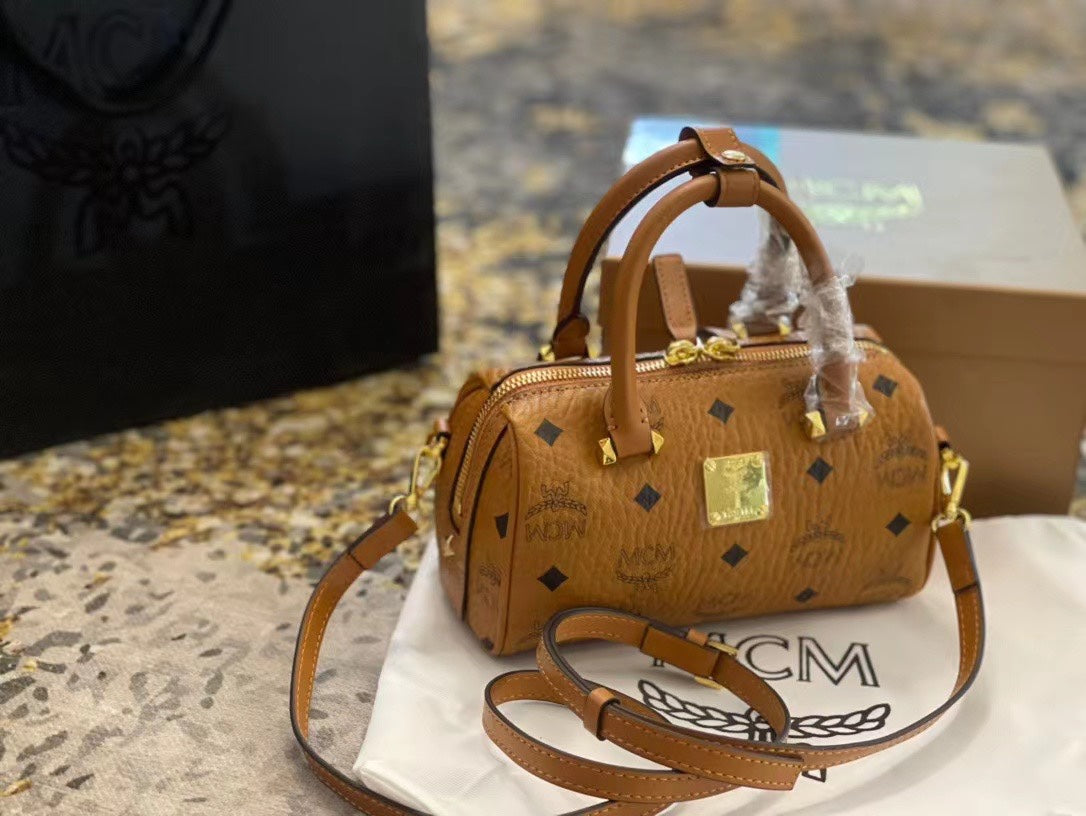 2XE142BDE Stylish leather bag 