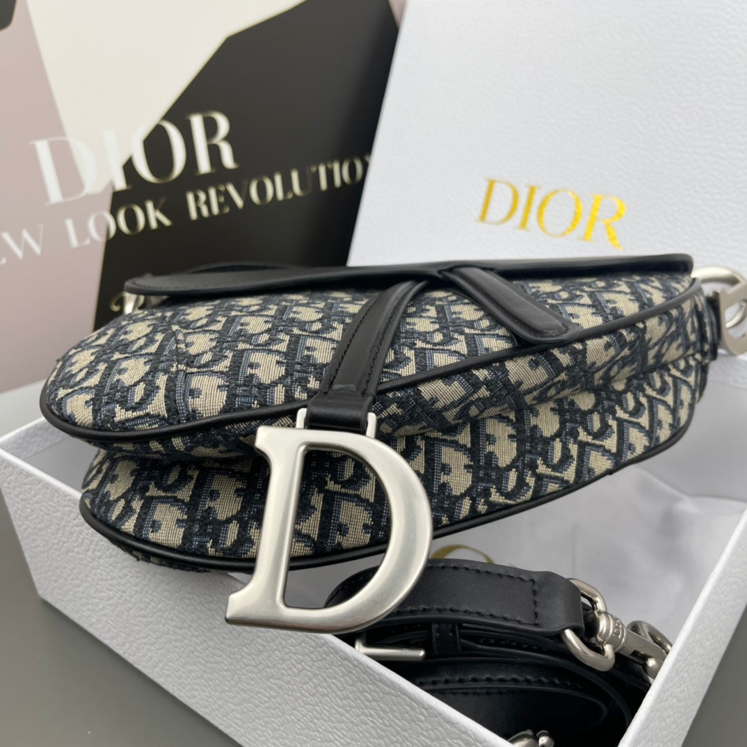 1WD90BDE Stylish leather bag