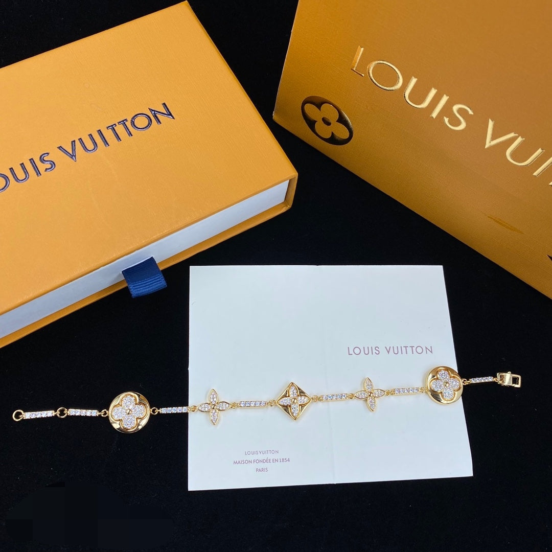 1XE602XDE Stylish Bracelets