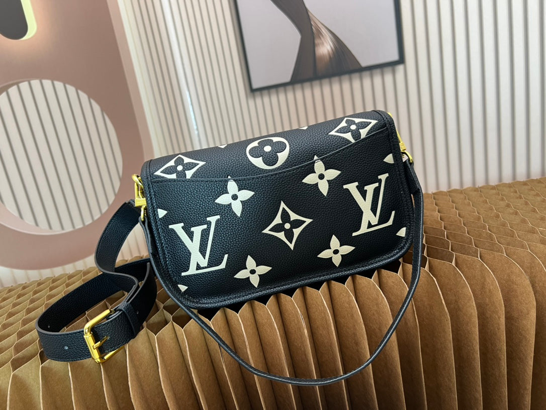 2XE028BDE Stylish leather bag 