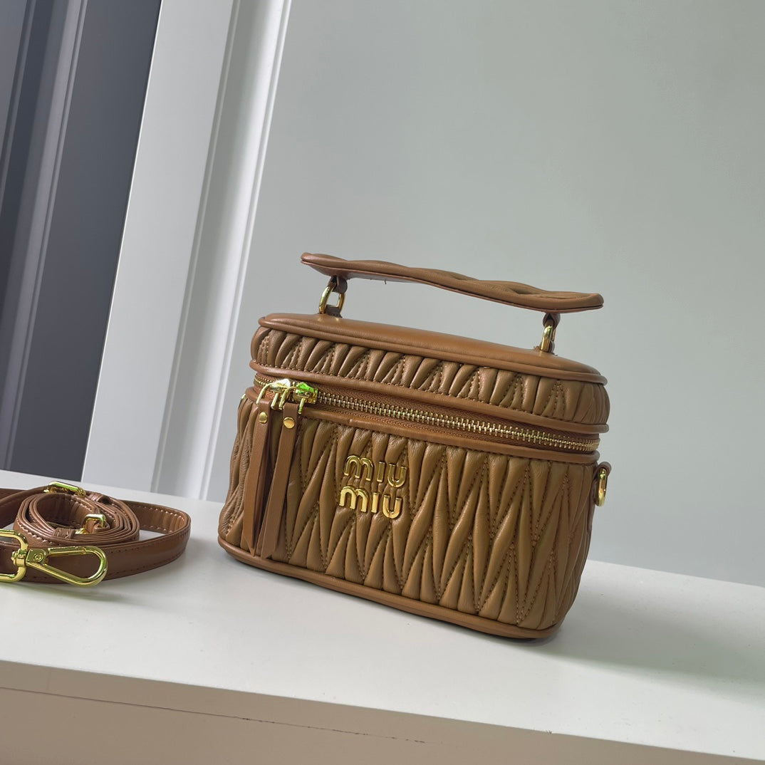 15RA102BDE Stylish leather bag