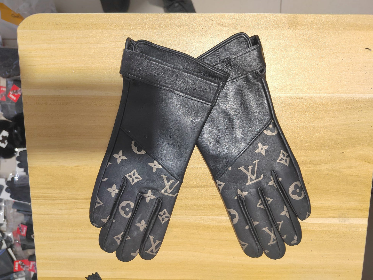 24E80SDE Stylish gloves