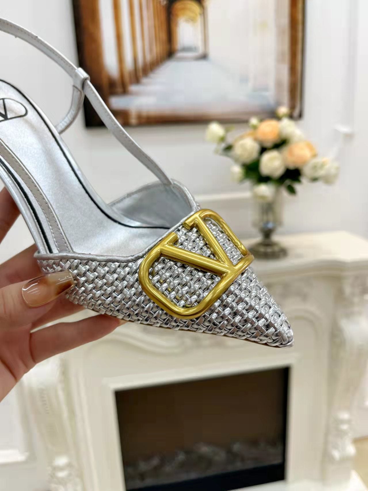 2YVL38ZDE Stylish leather  High heels