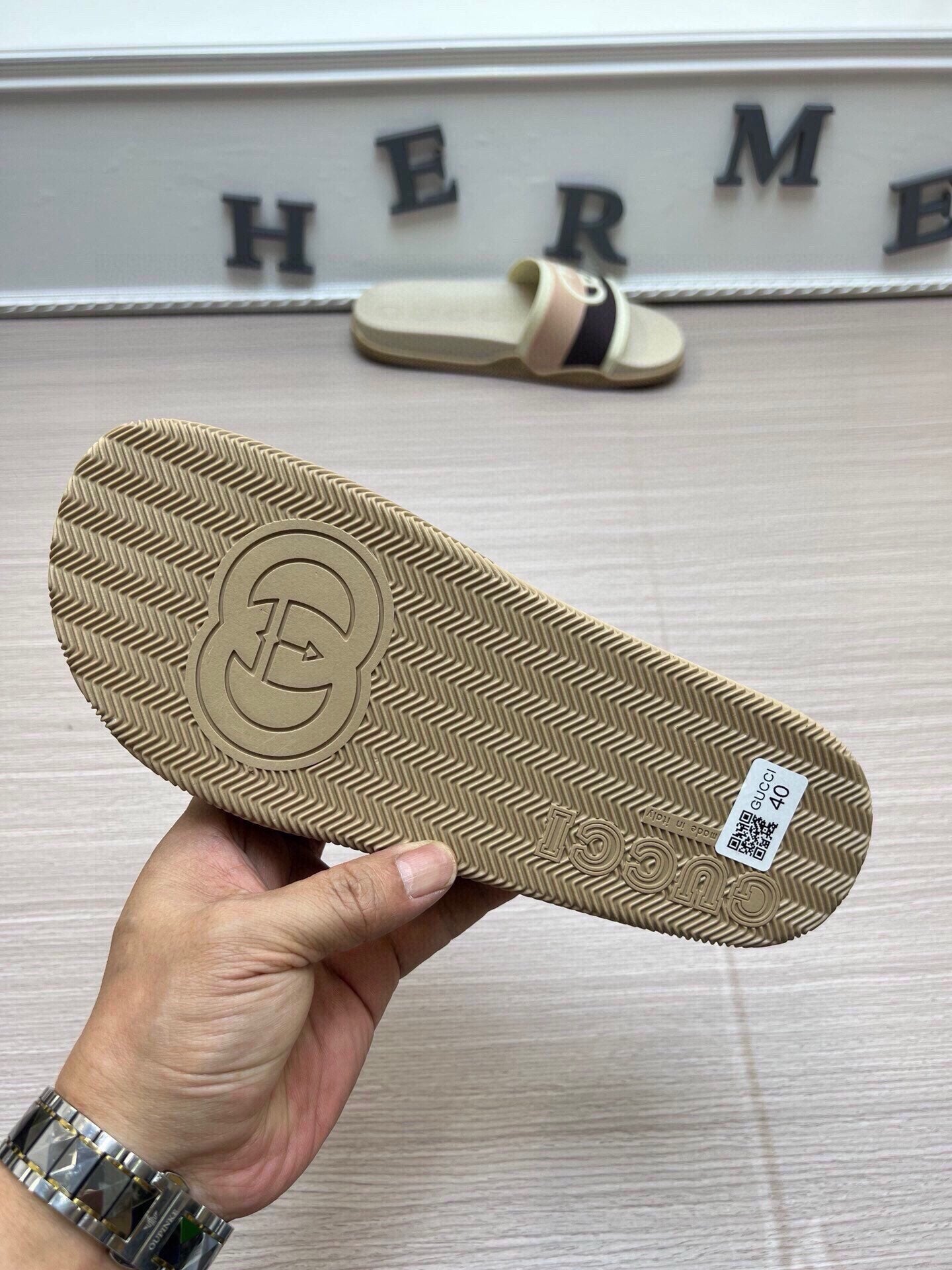 54B113ZDE Stylish slippers