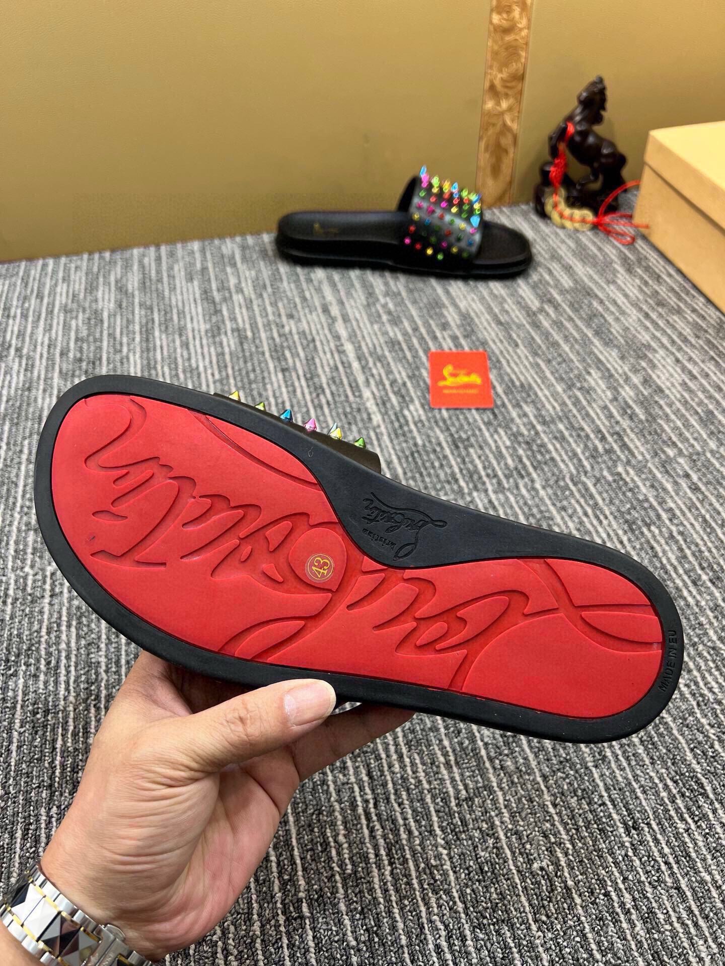 54A126ZDE Stylish slippers