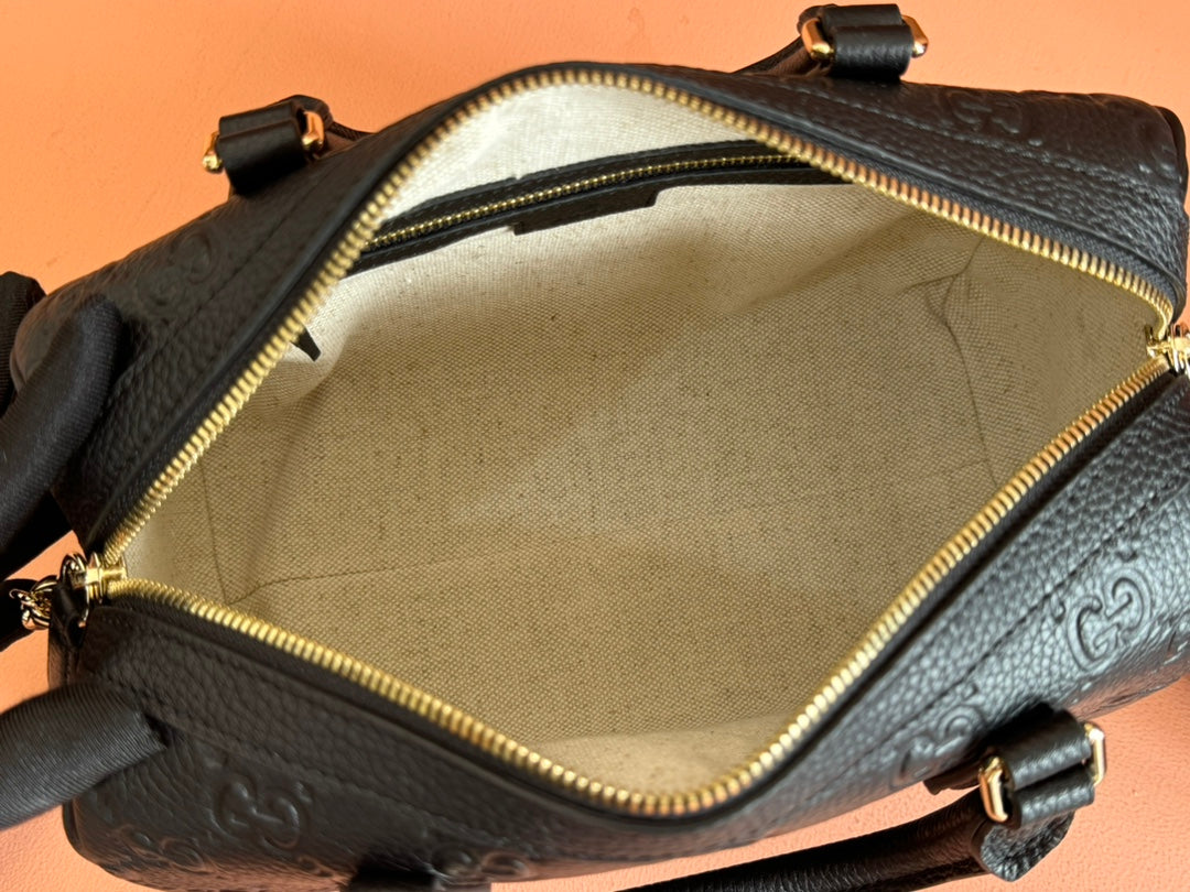 155NB69BDE Stylish leather bag