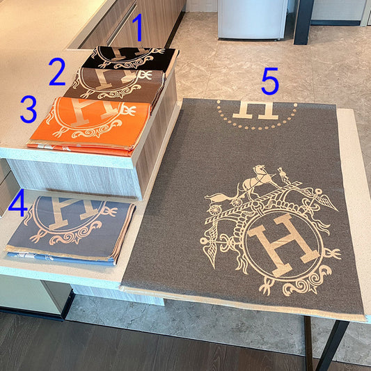 185ZH28WDE Stylish Winter Scarves