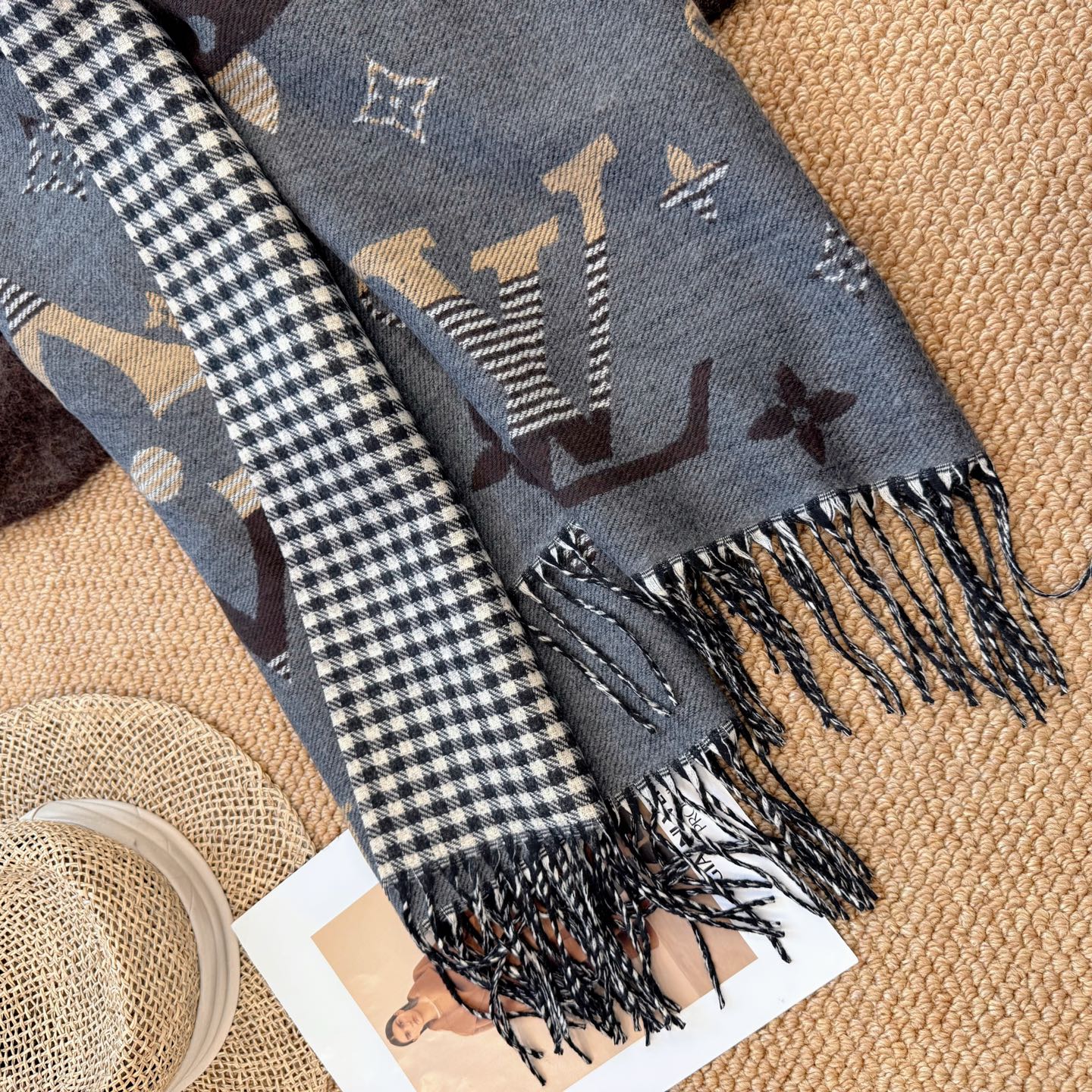 185ZE41WDE Stylish Winter Scarves