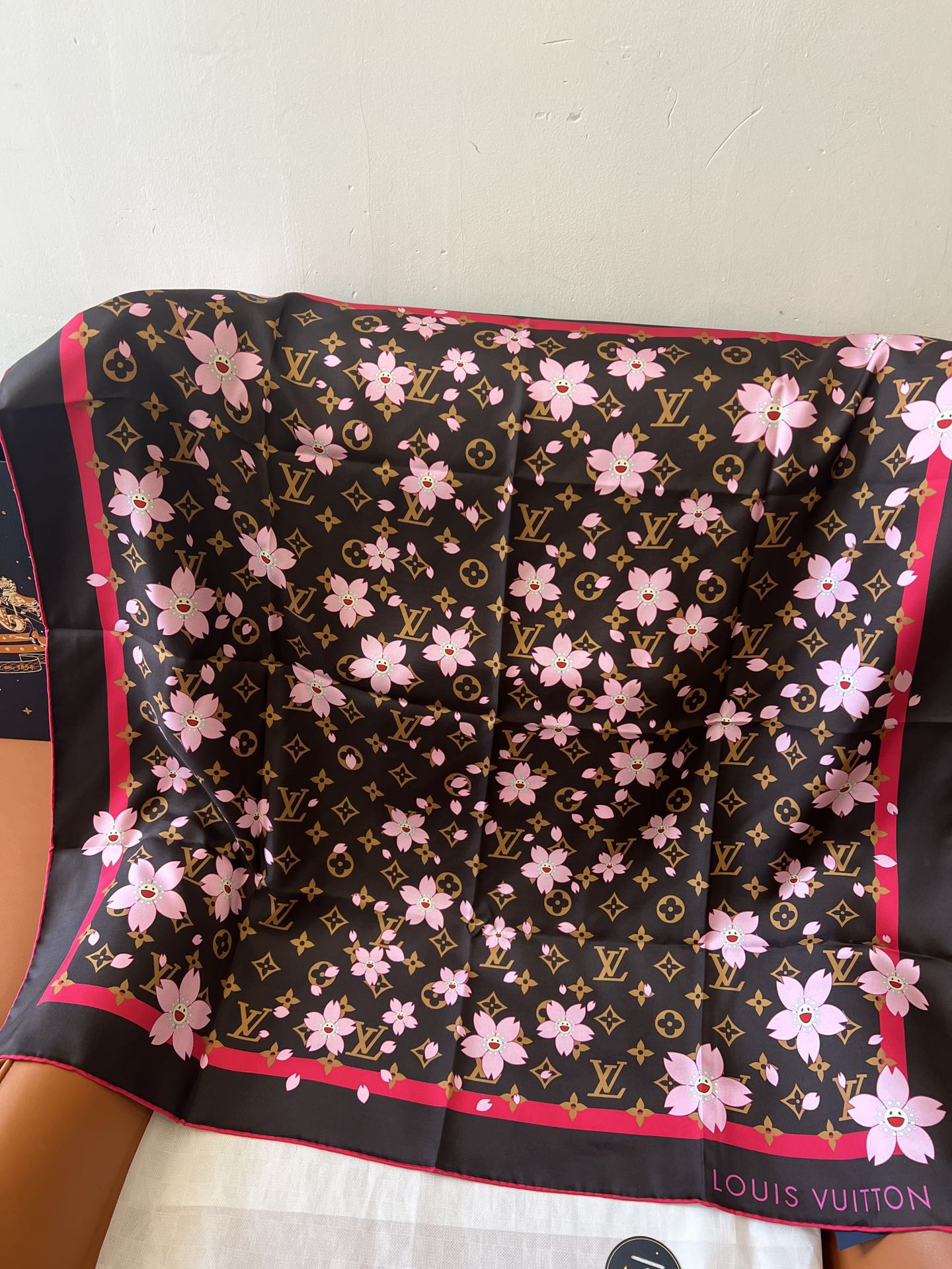 155NE62WDE Stylish Silk Scarve