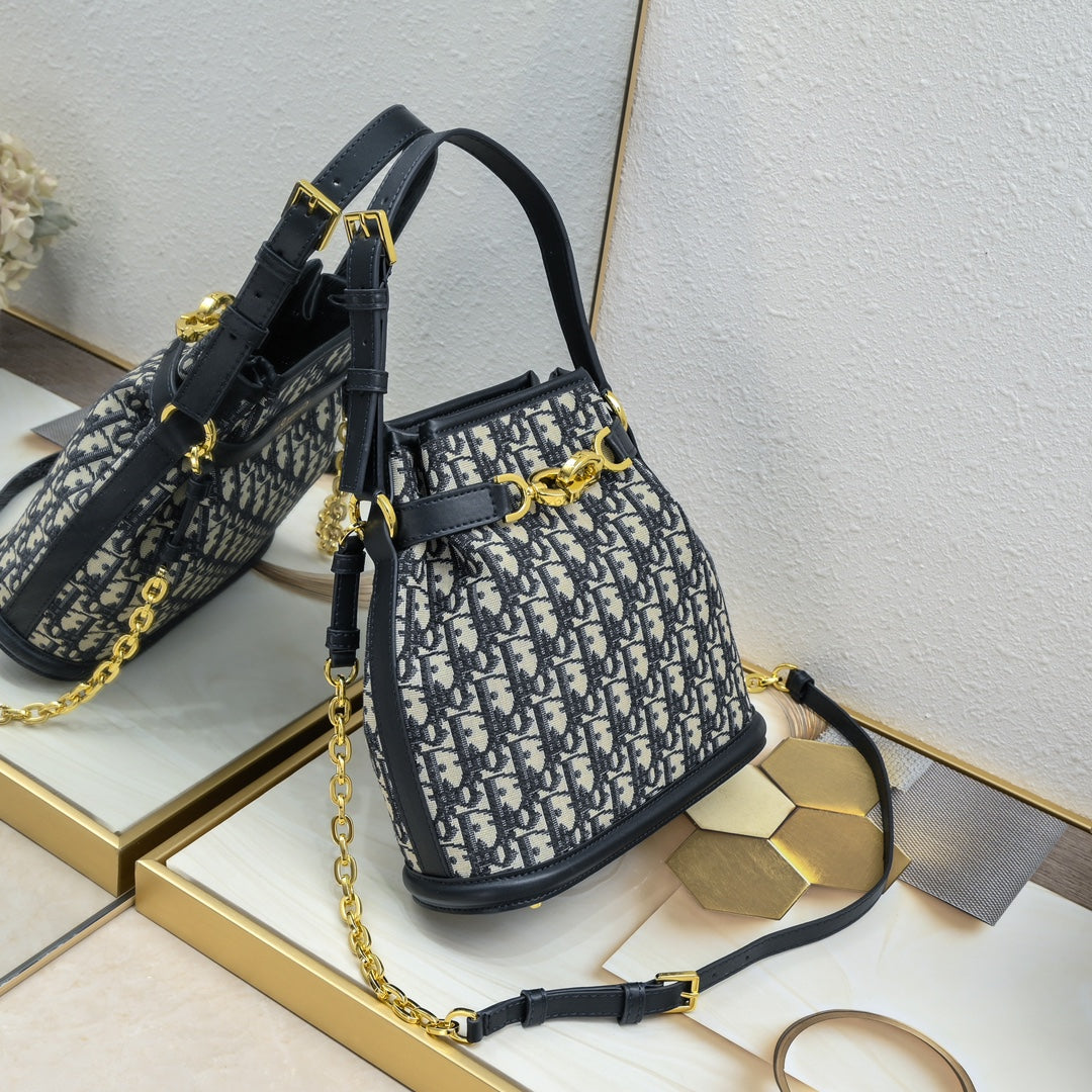 2XD370BDE Stylish leather bag 