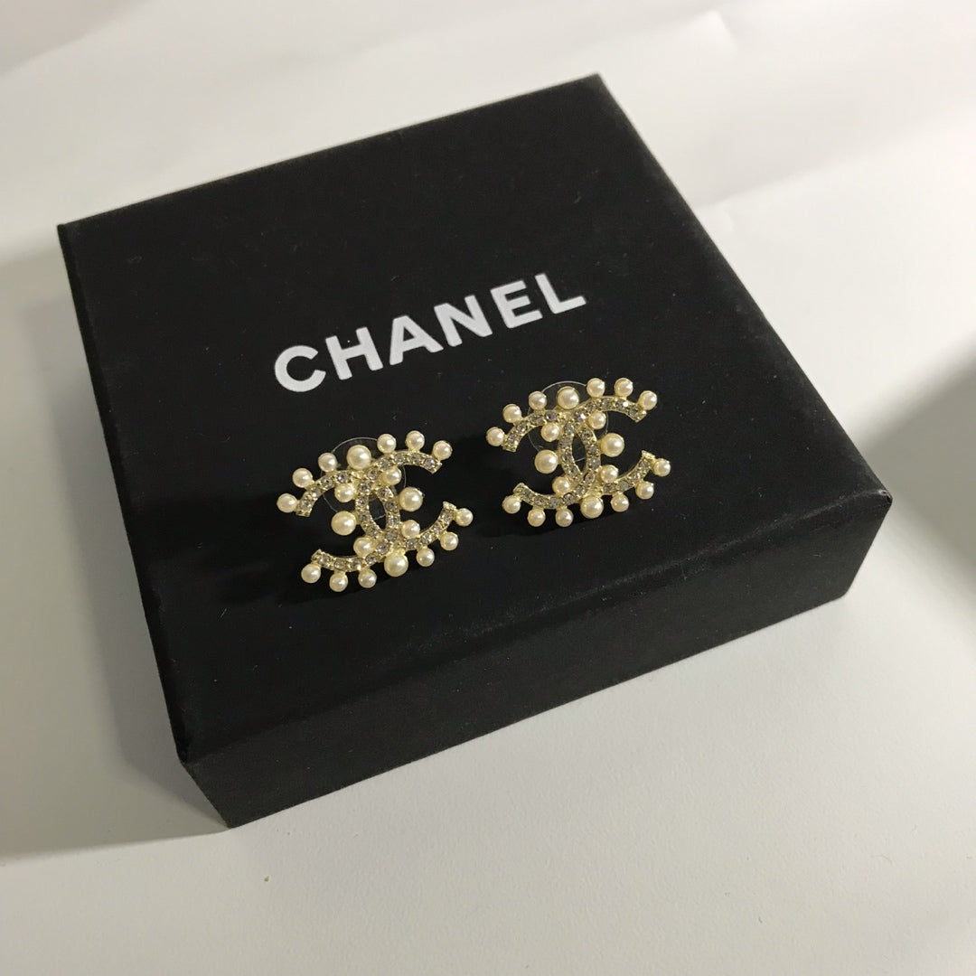 14C800EDE Stylish Earrings