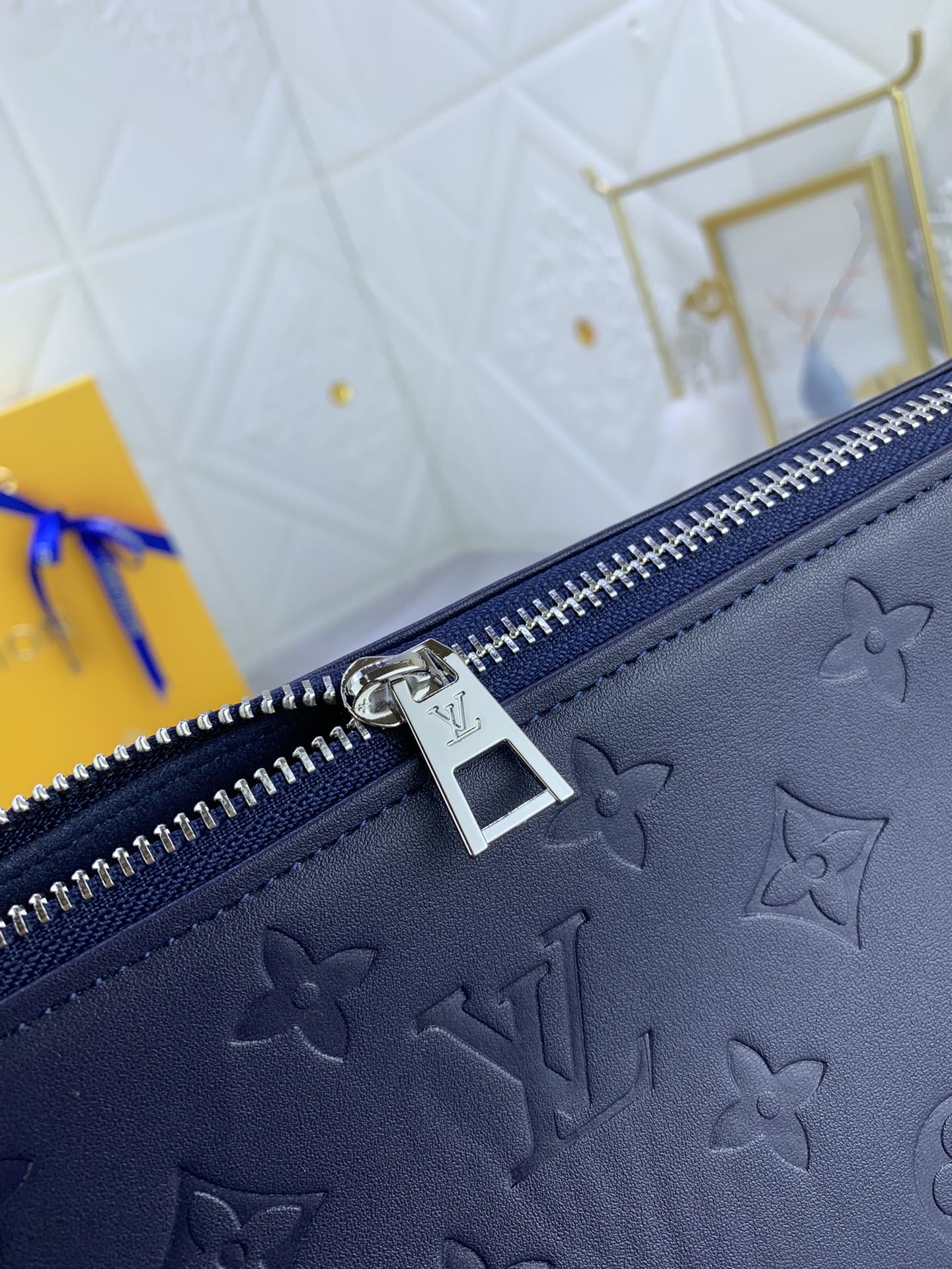 2XE40BDE Stylish leather bag 