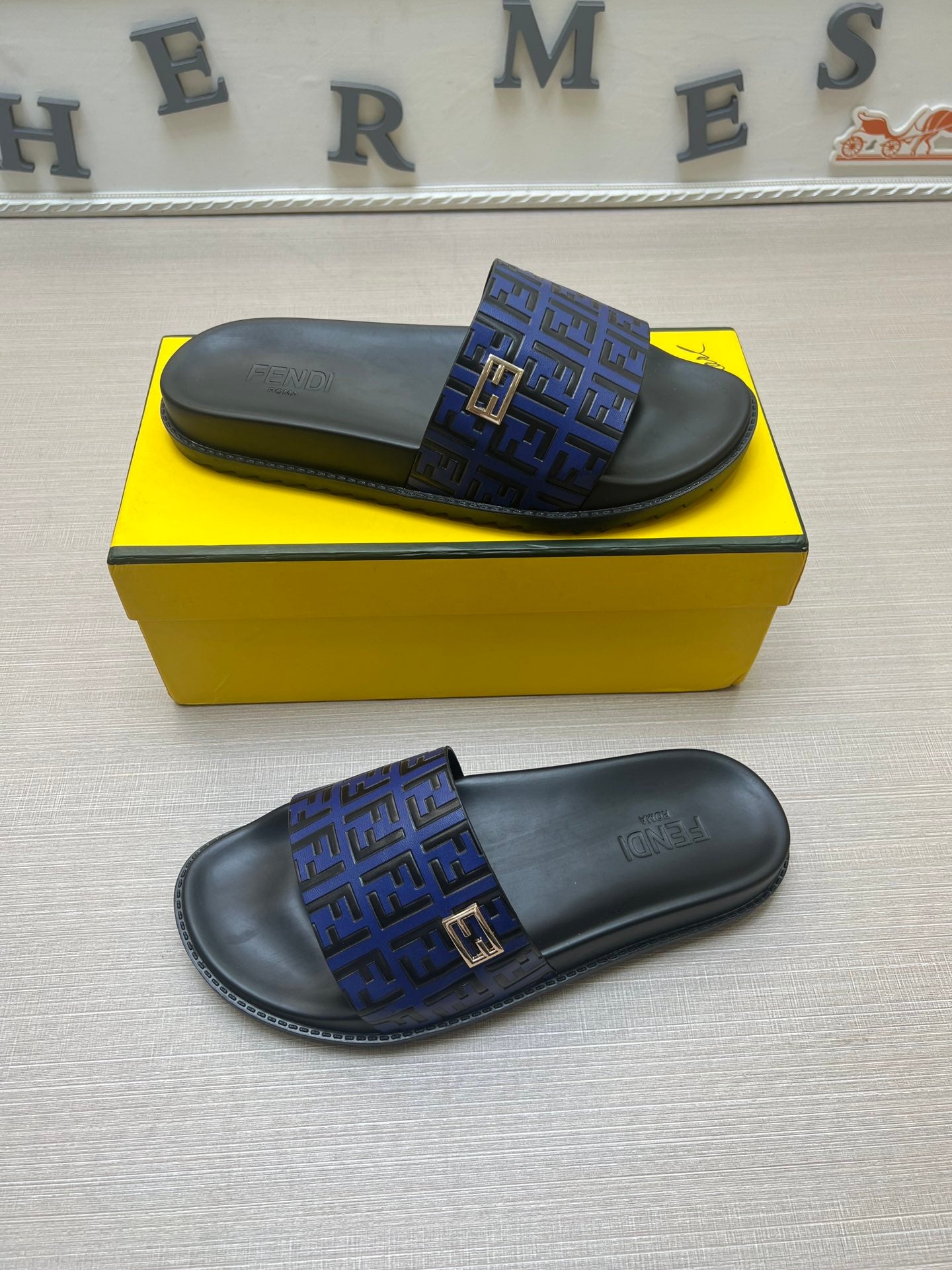 54F121ZDE Stylish slippers