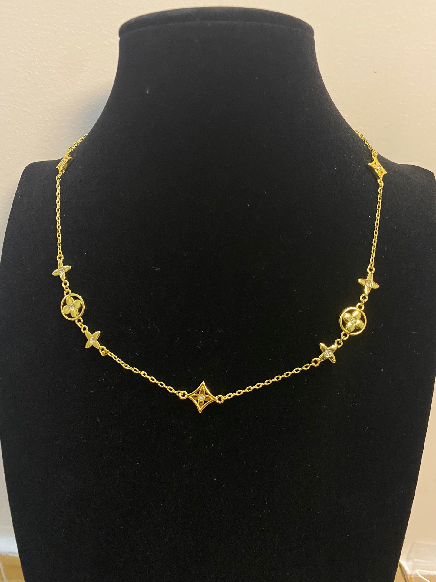 14E651KDE Stylish Necklaces