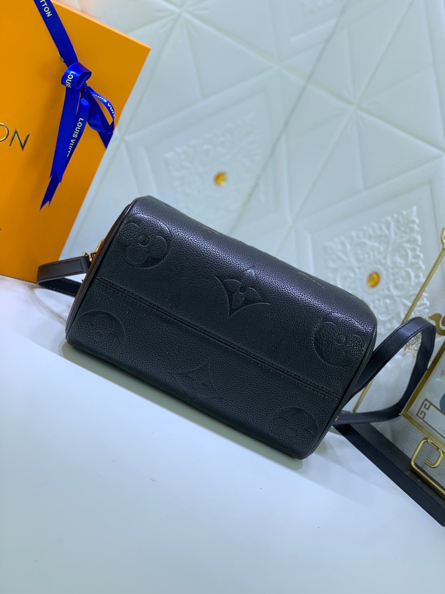 2XE138BDE Stylish leather bag 