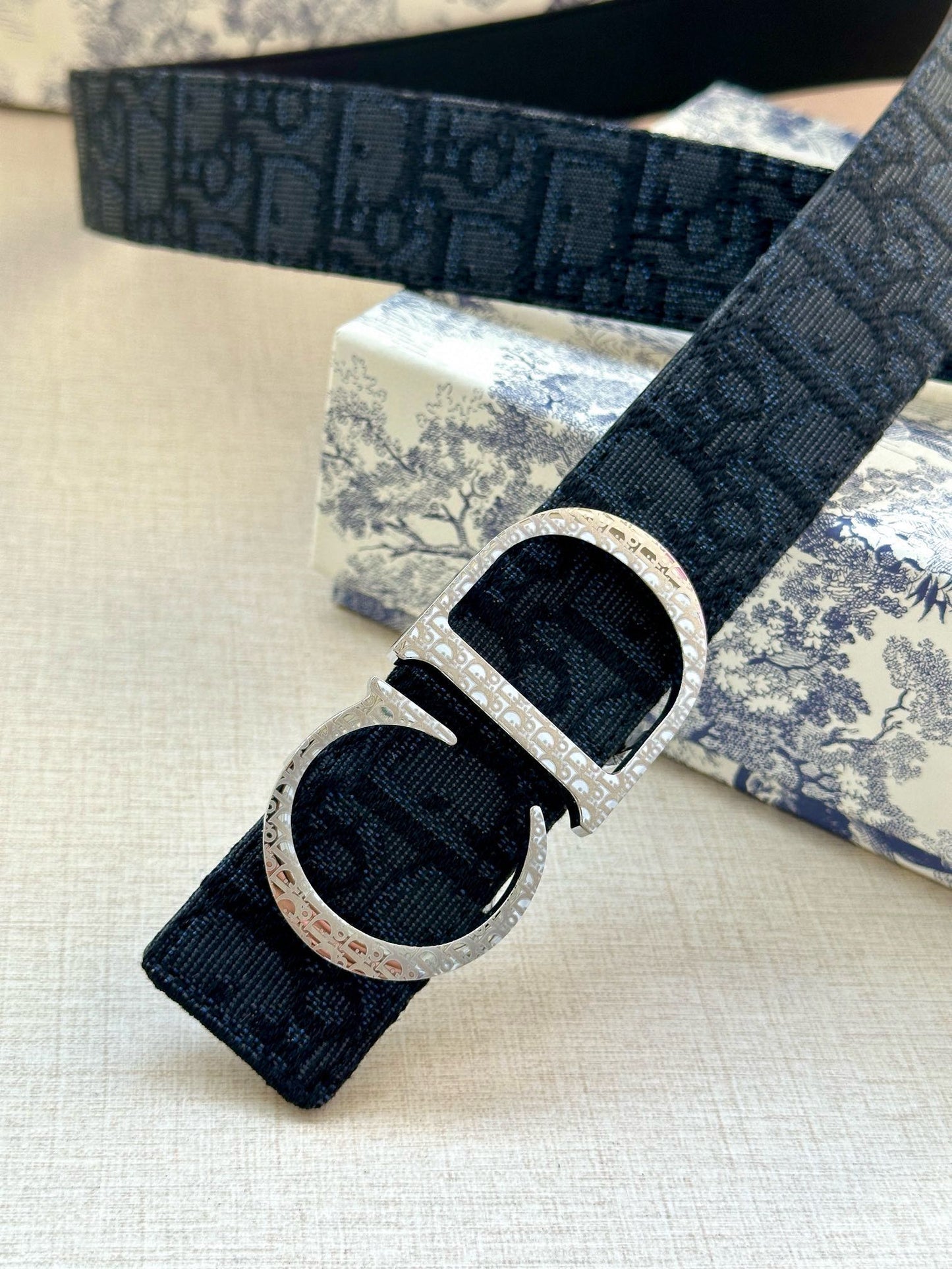 155RD206PDE Stylish  High quality belt With full package