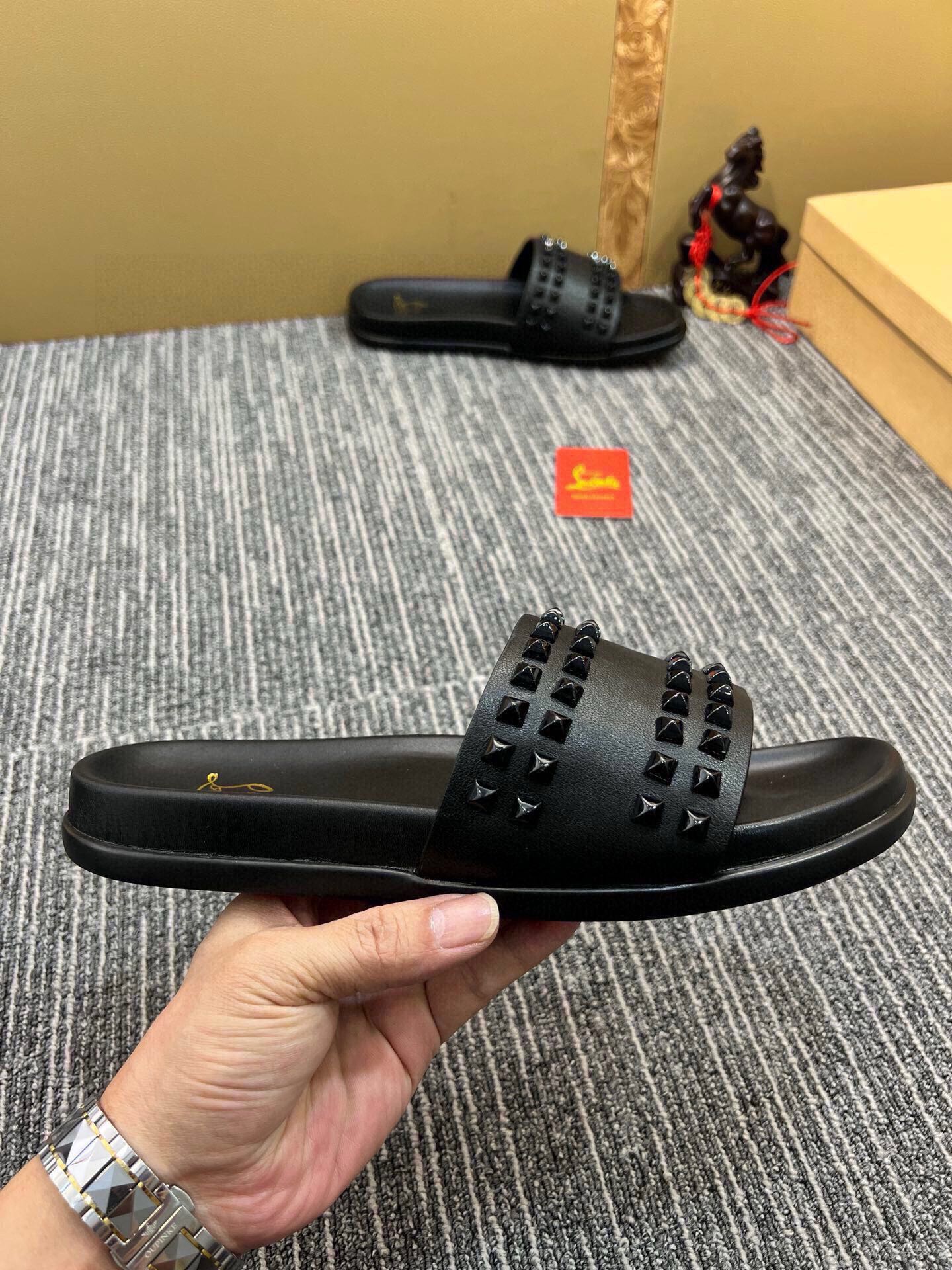 54A126ZDE Stylish slippers