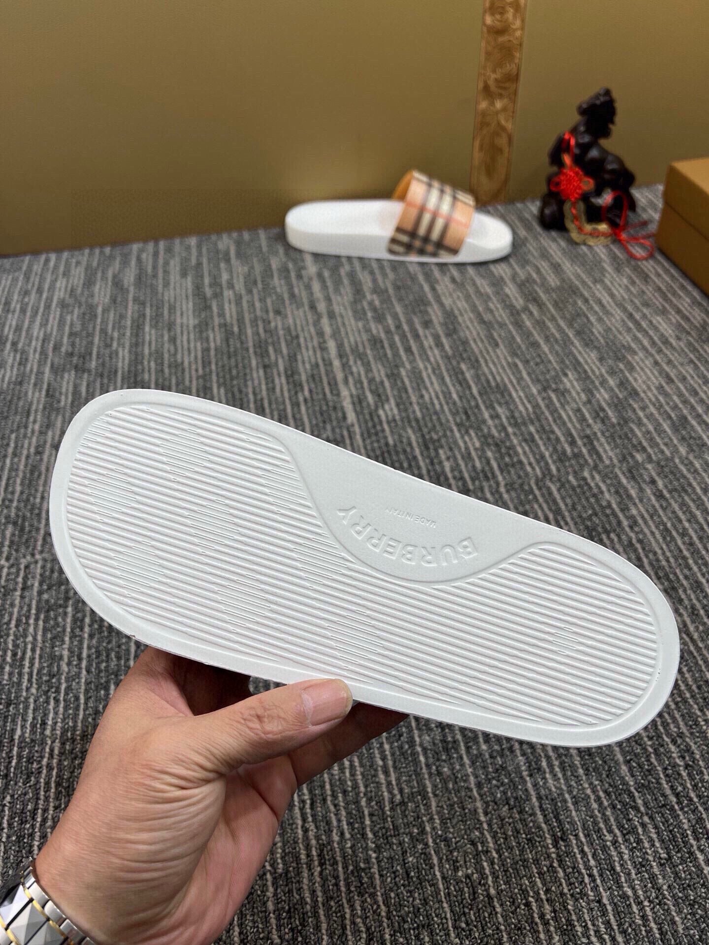 535ZR260ZDE Stylish Slippers