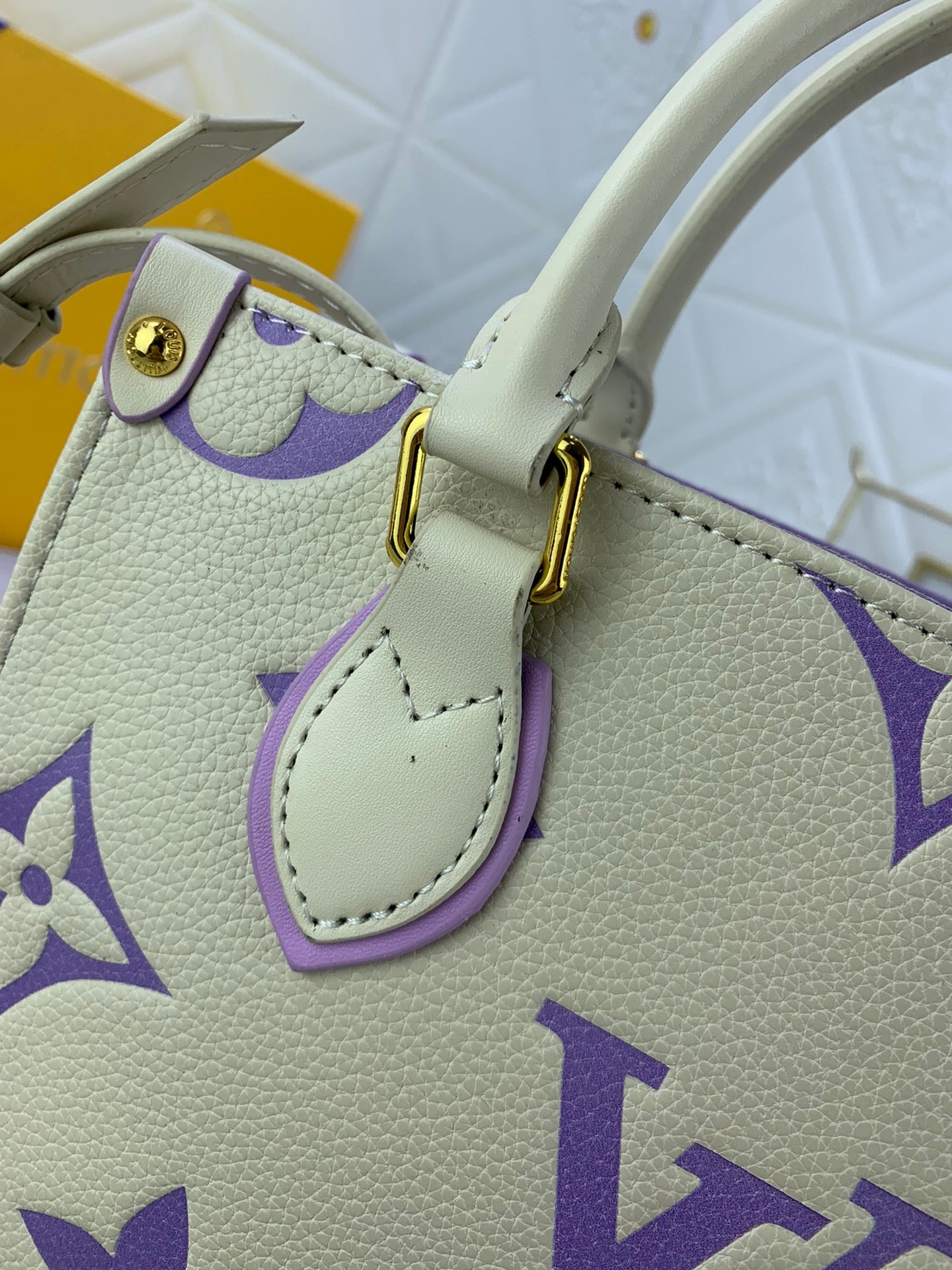 1XE279BDE Stylish leather bag 