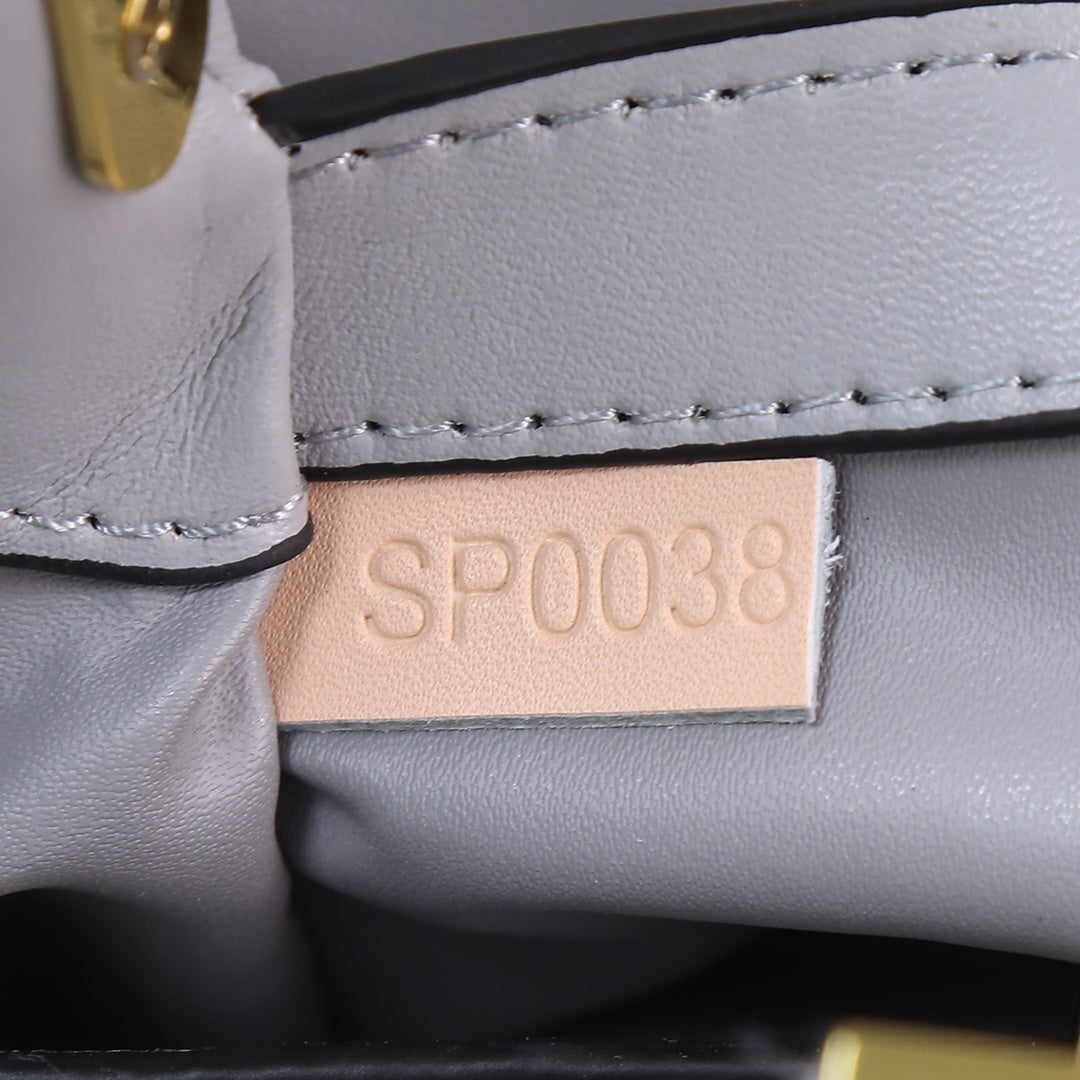 1XE441BDE Stylish leather bag