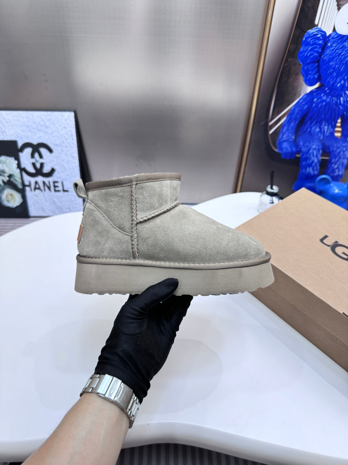 1LU9ZDE Stylish snow boots