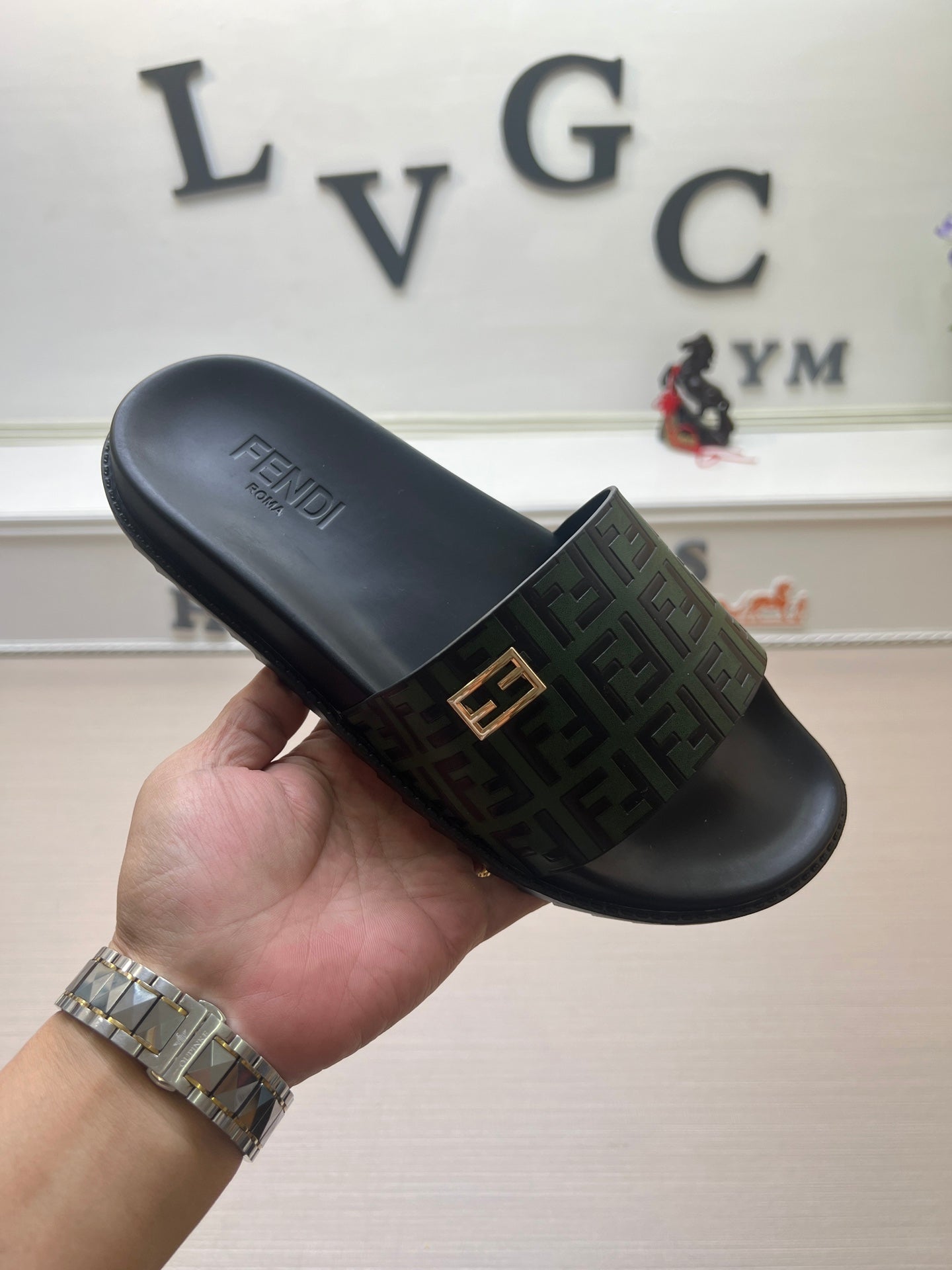 54F121ZDE Stylish slippers