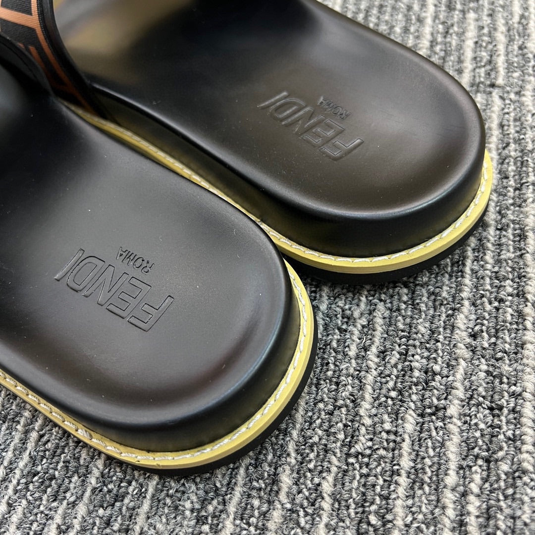 5YF111ZDE Stylish Slippers