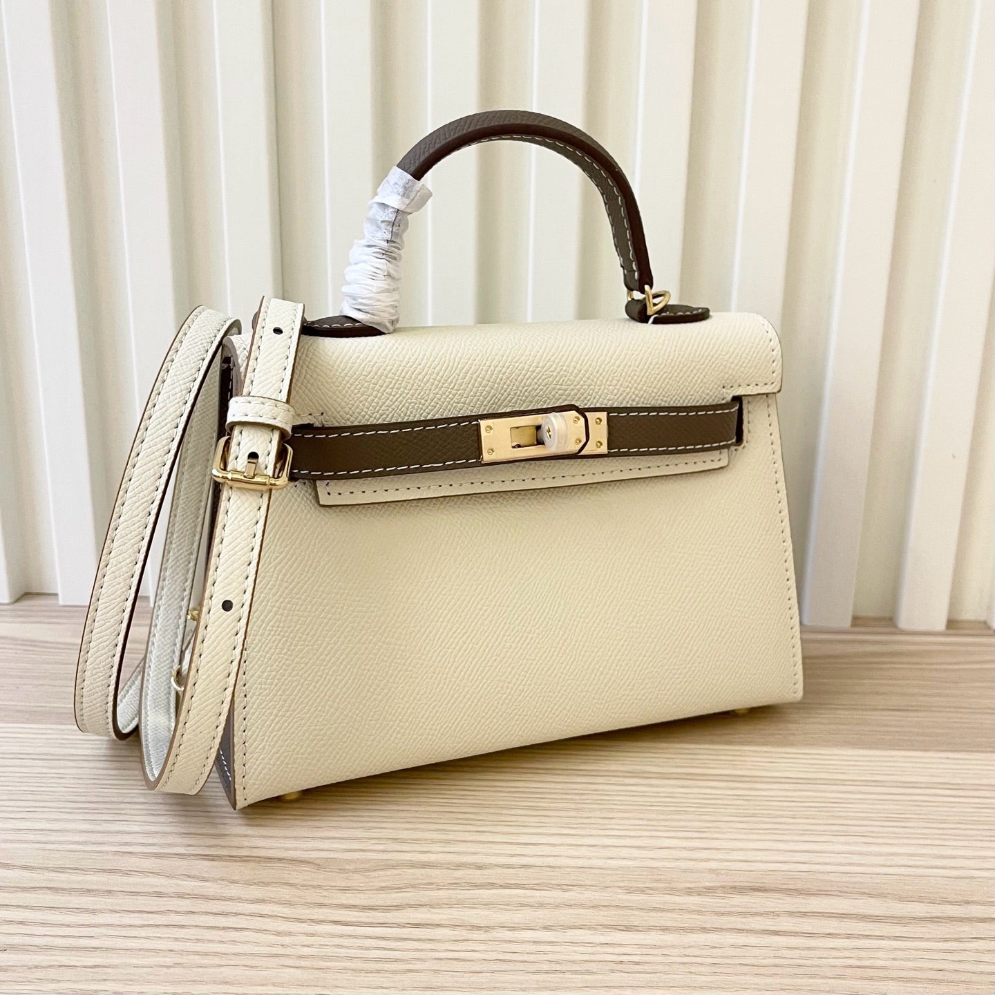 2WH25BDE Stylish leather bag