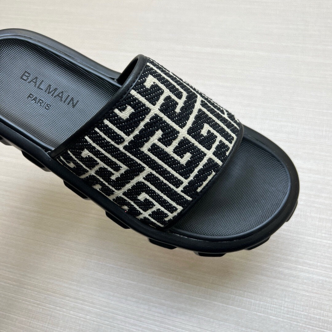 54A21ZDE Stylish slippers