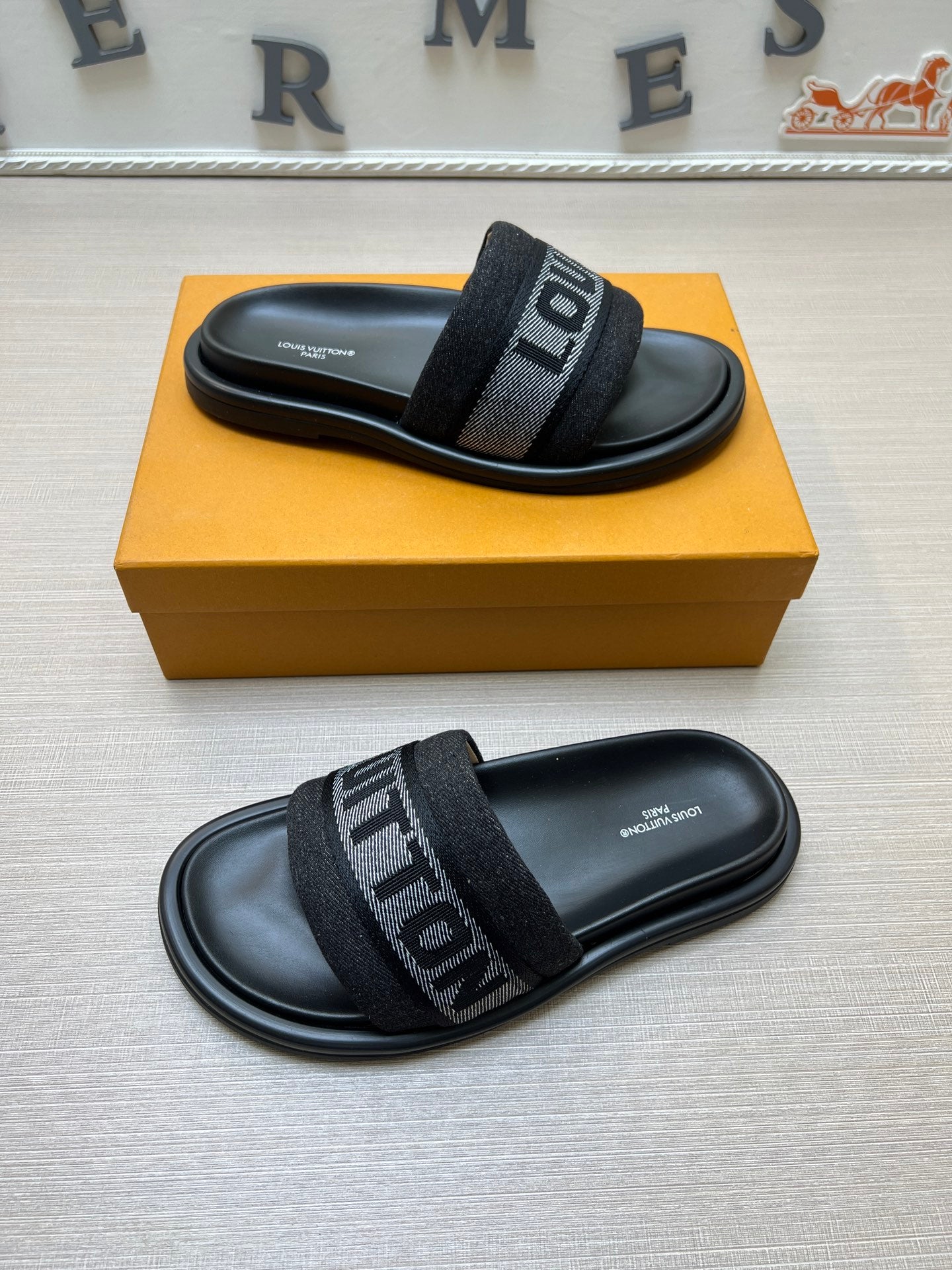 535ZE300ZDE Stylish Slippers