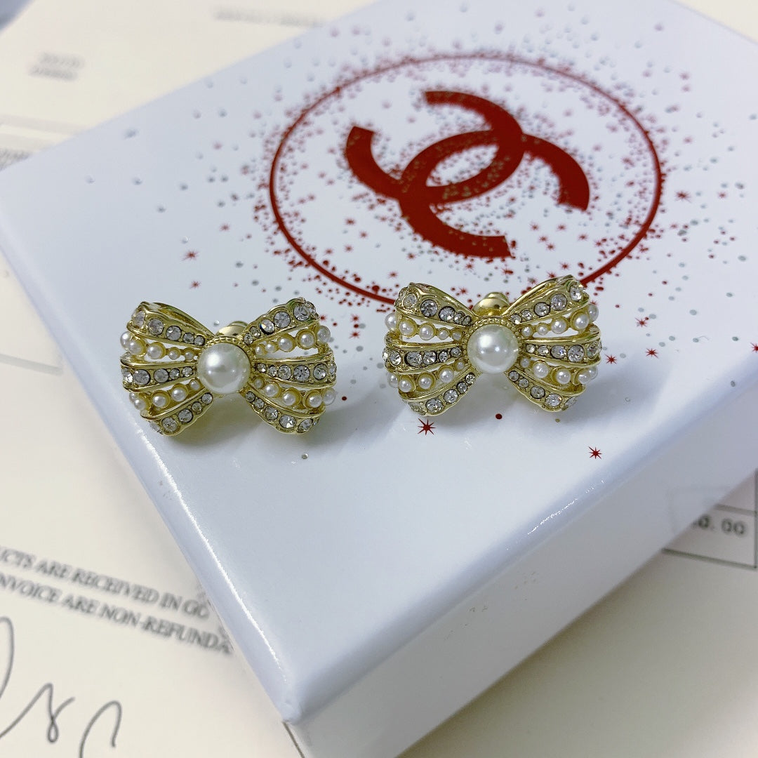 14C107EDE Stylish Earrings