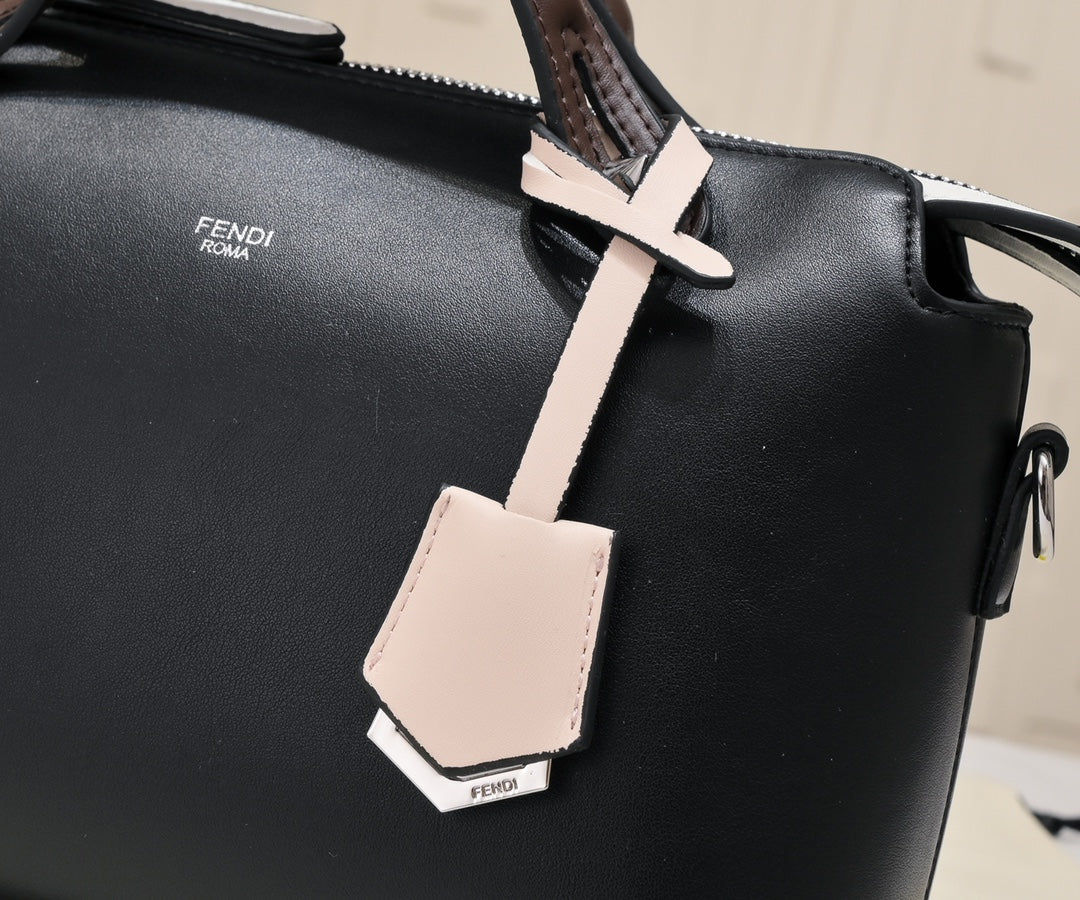 2XF132BDE Stylish leather bag 