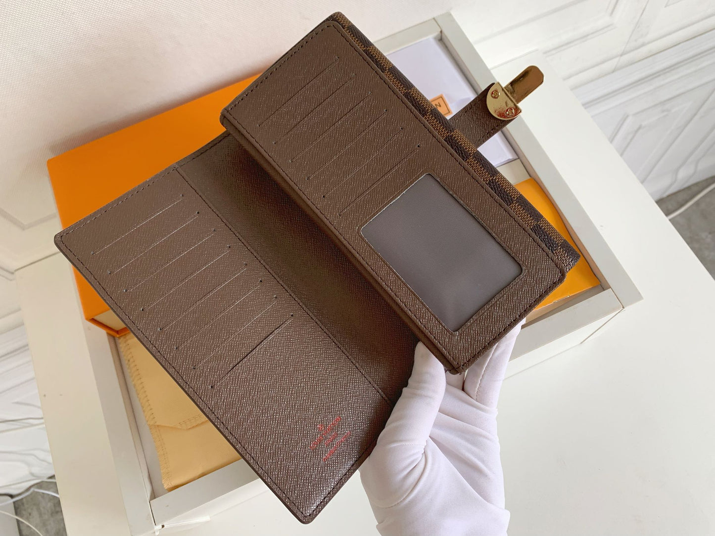 1XE73BDE Stylish leather wallets with package