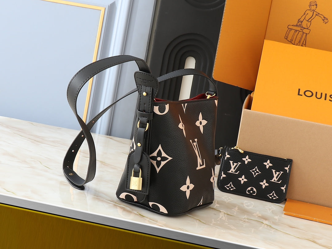 2WE3BDE Stylish leather bag