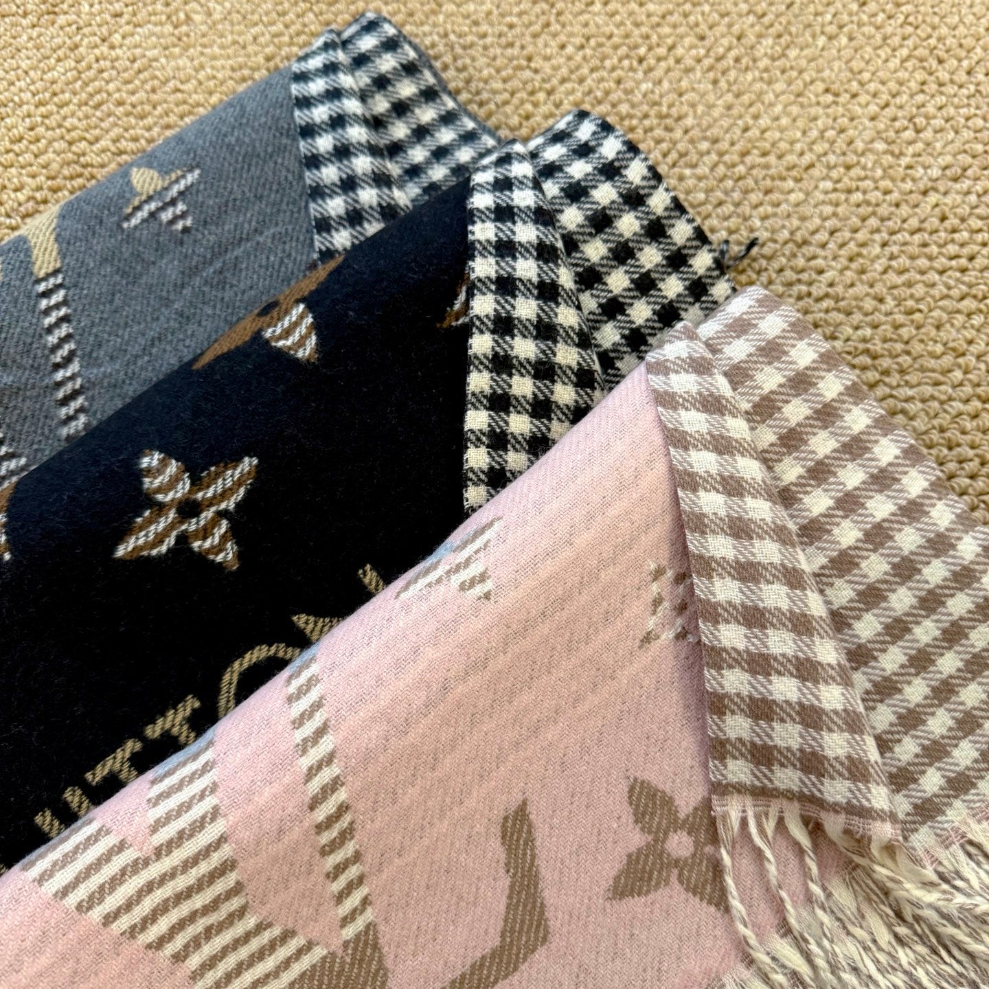 185ZE41WDE Stylish Winter Scarves