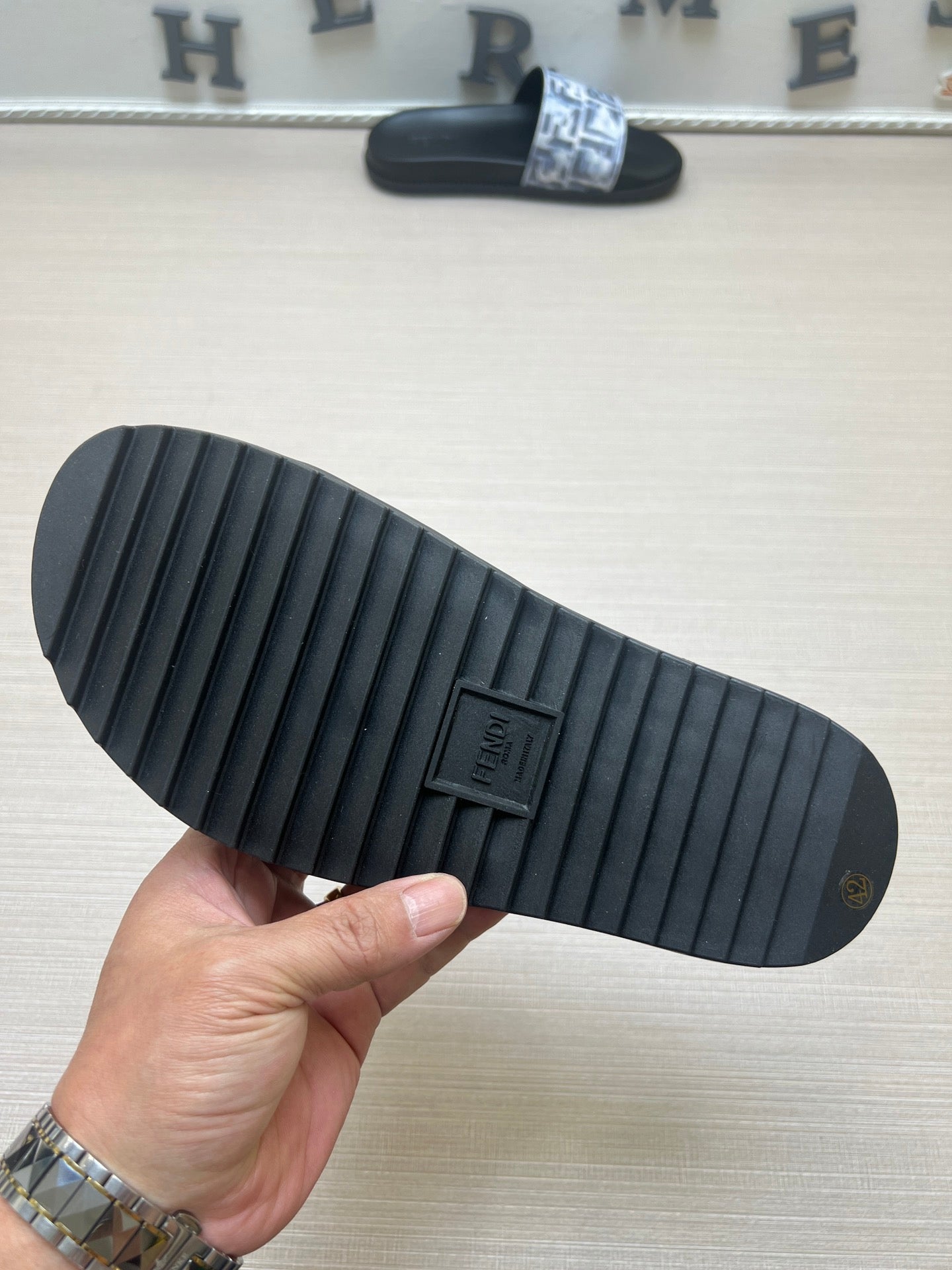 54F120ZDE Stylish slippers