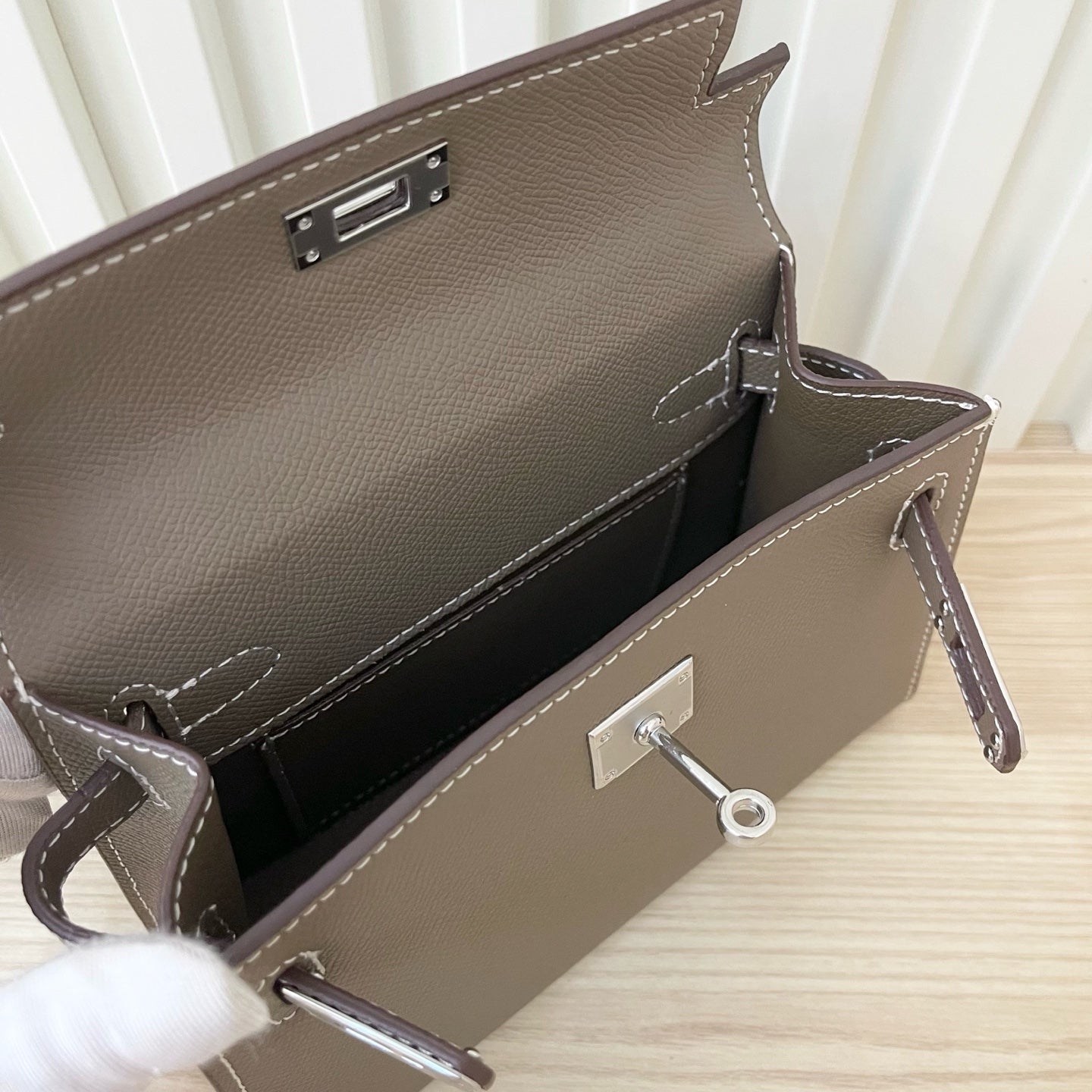 2WH27BDE Stylish leather bag