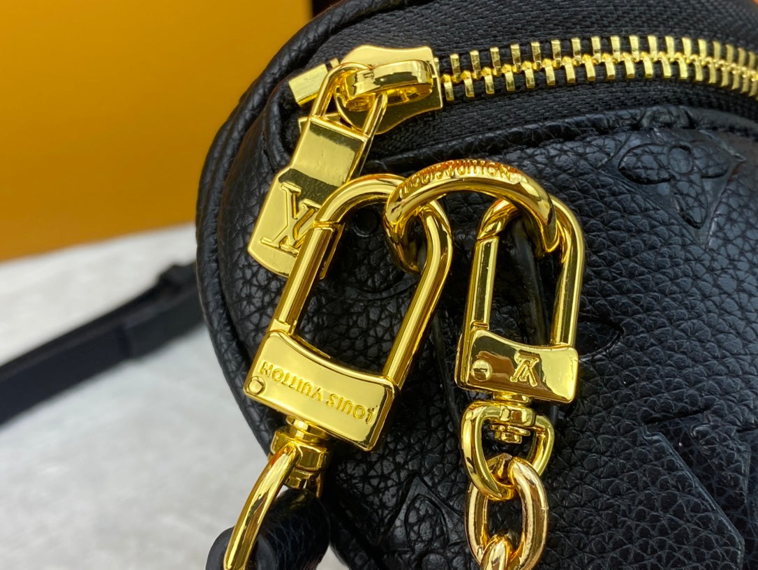 155NE57BDE Stylish leather bag