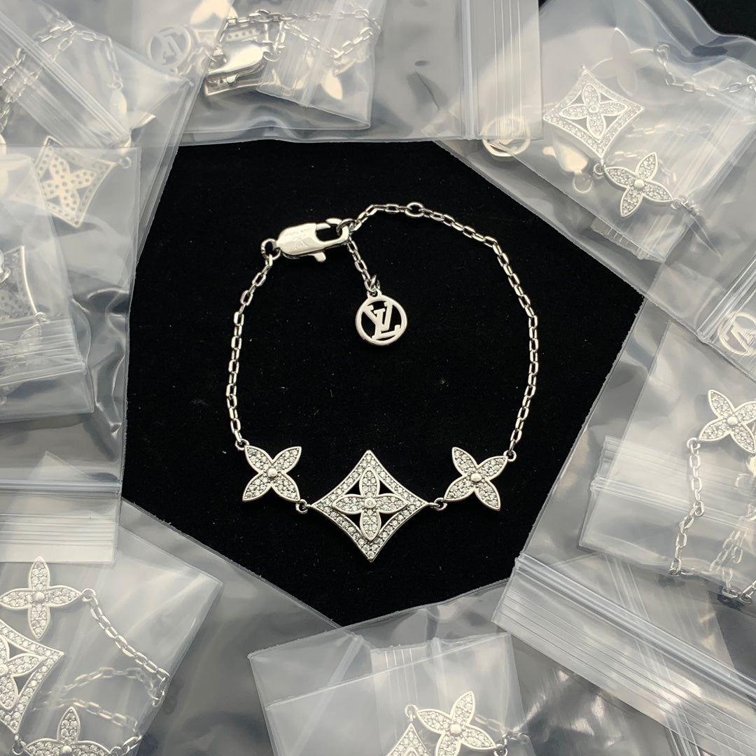 84E15KDE Stylish Bracelets